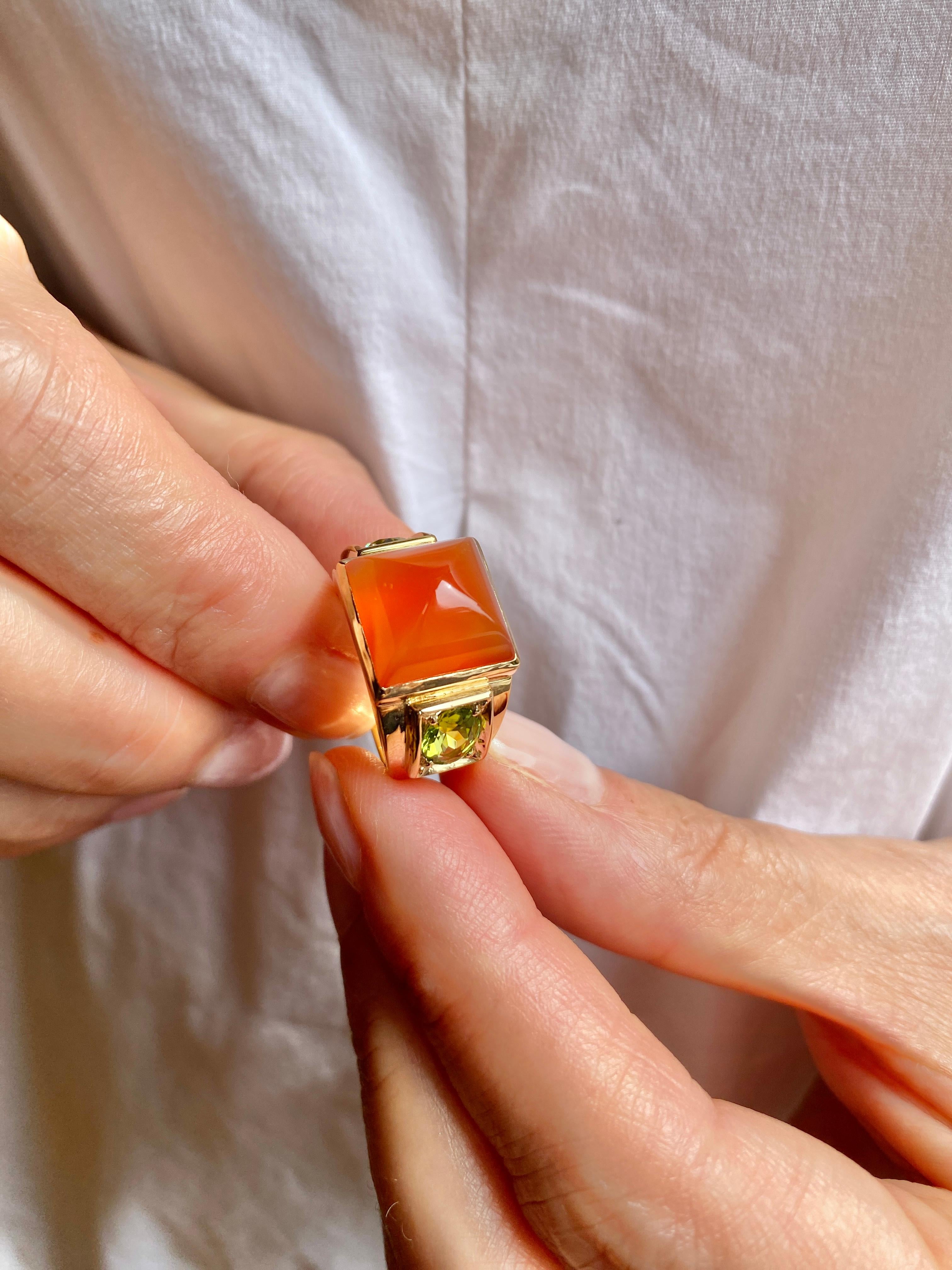 Anello Rossella Ugolini in oro giallo 18k con peridoto e corniola in stile Art Déco in vendita 5