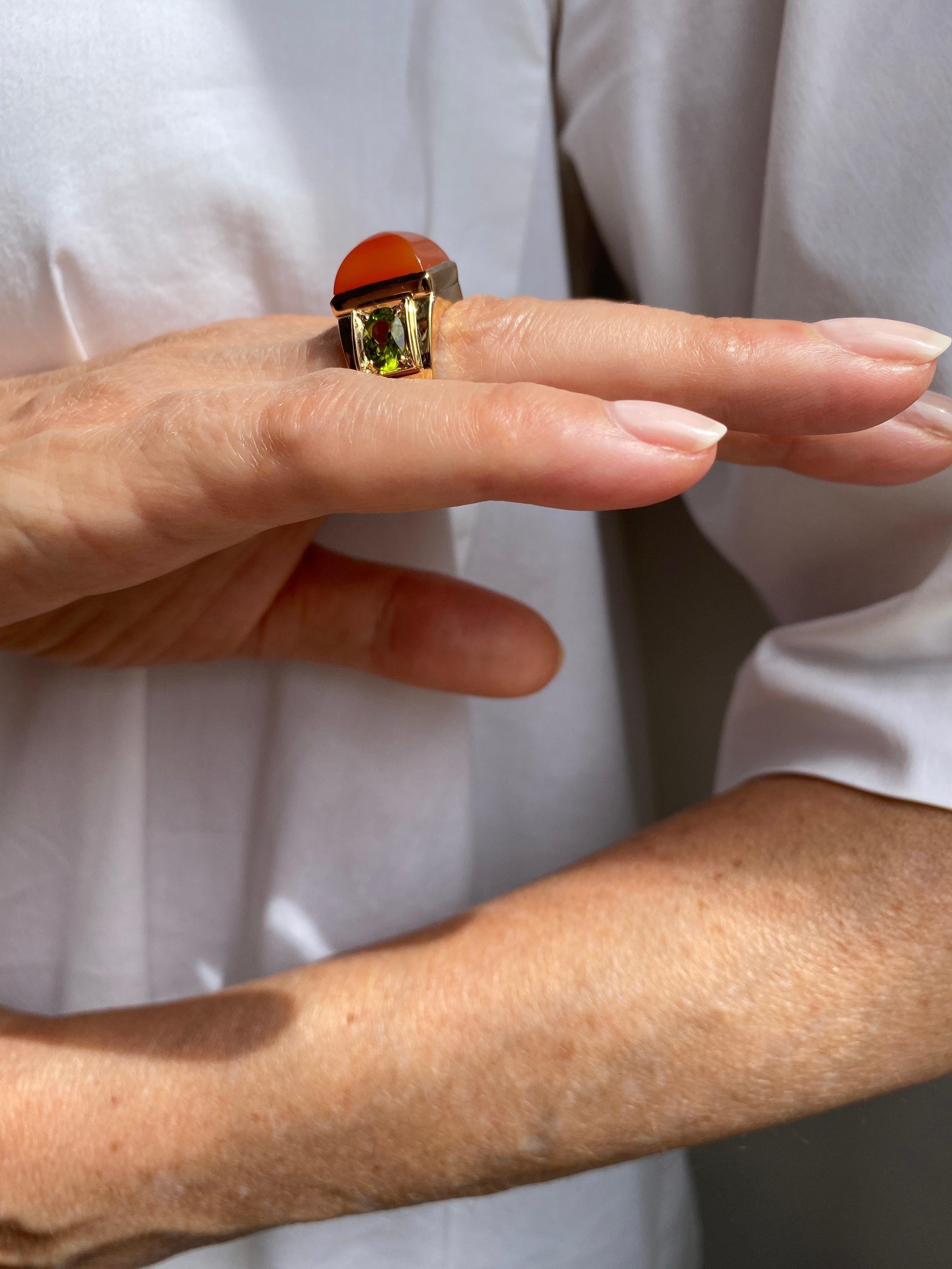 Anello Rossella Ugolini in oro giallo 18k con peridoto e corniola in stile Art Déco in vendita 10