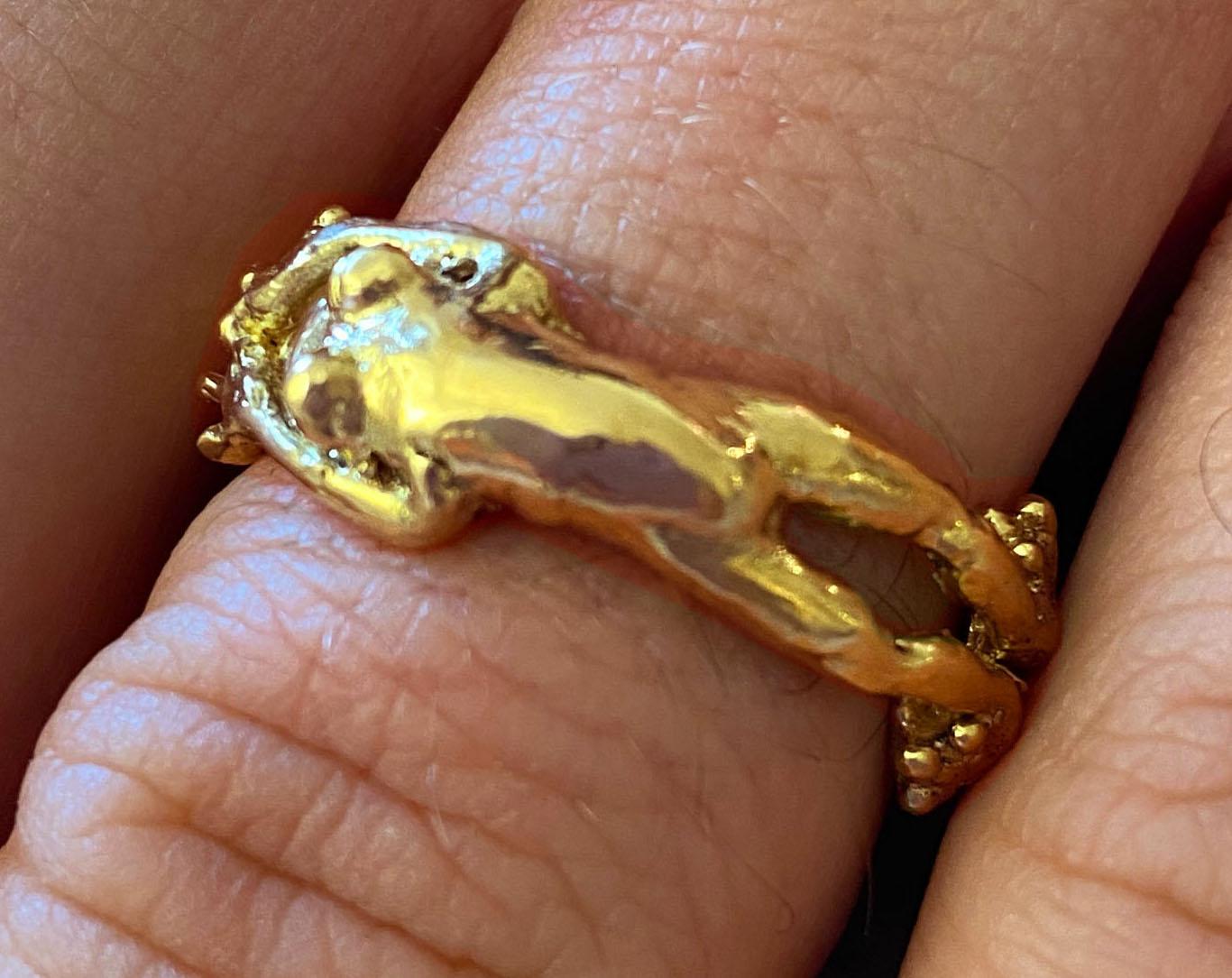 Artisan Anneau de mariage grenouille personnalisé en or jaune 18 carats Taille 10 en vente