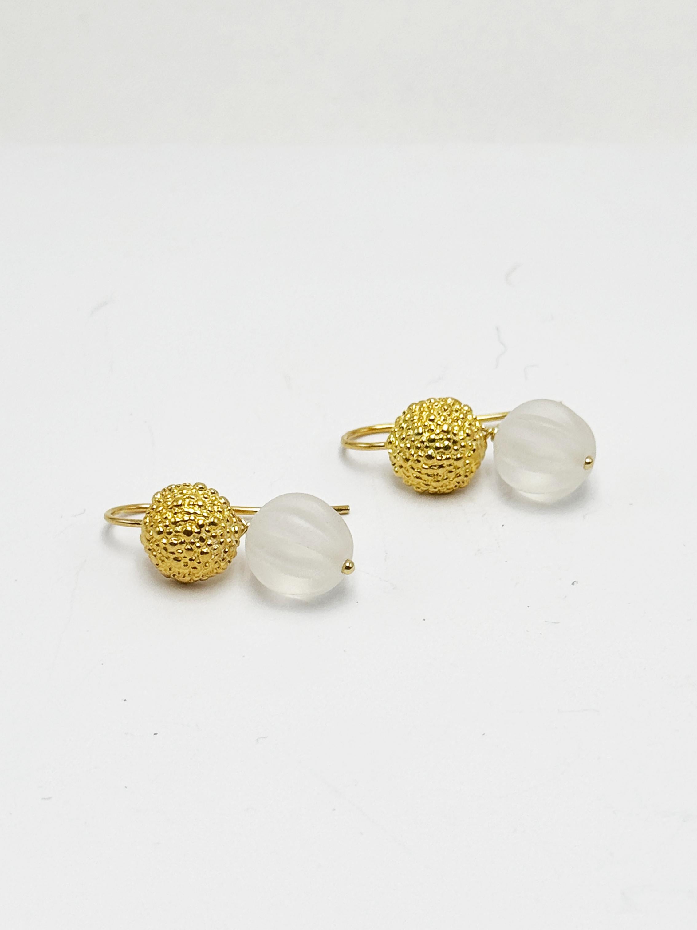 Perle Rossella Ugolini Boucles d'oreilles en or jaune 18 carats avec cristal de roche Hammer en vente