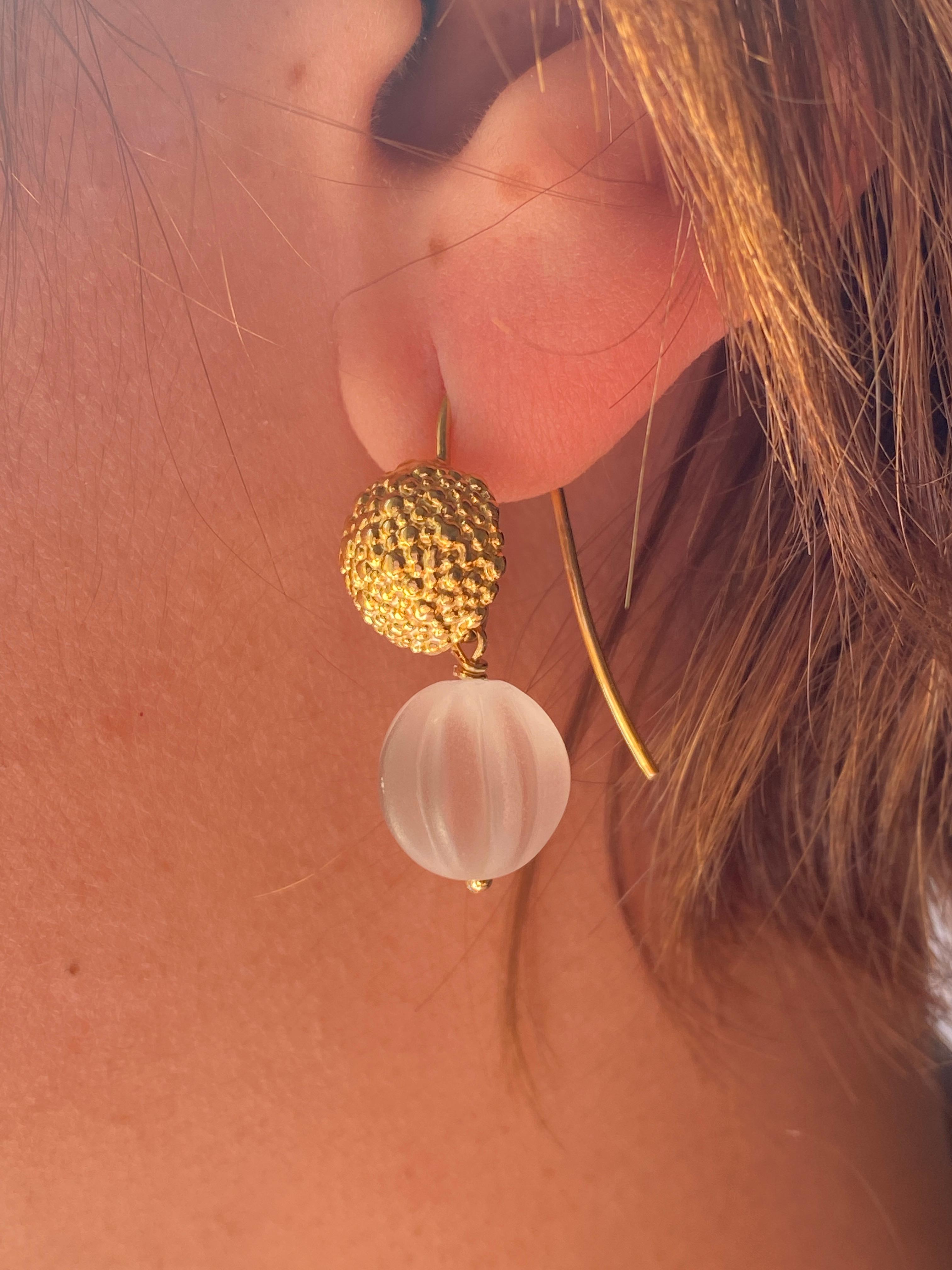 Rossella Ugolini Boucles d'oreilles en or jaune 18 carats avec cristal de roche Hammer en vente 1