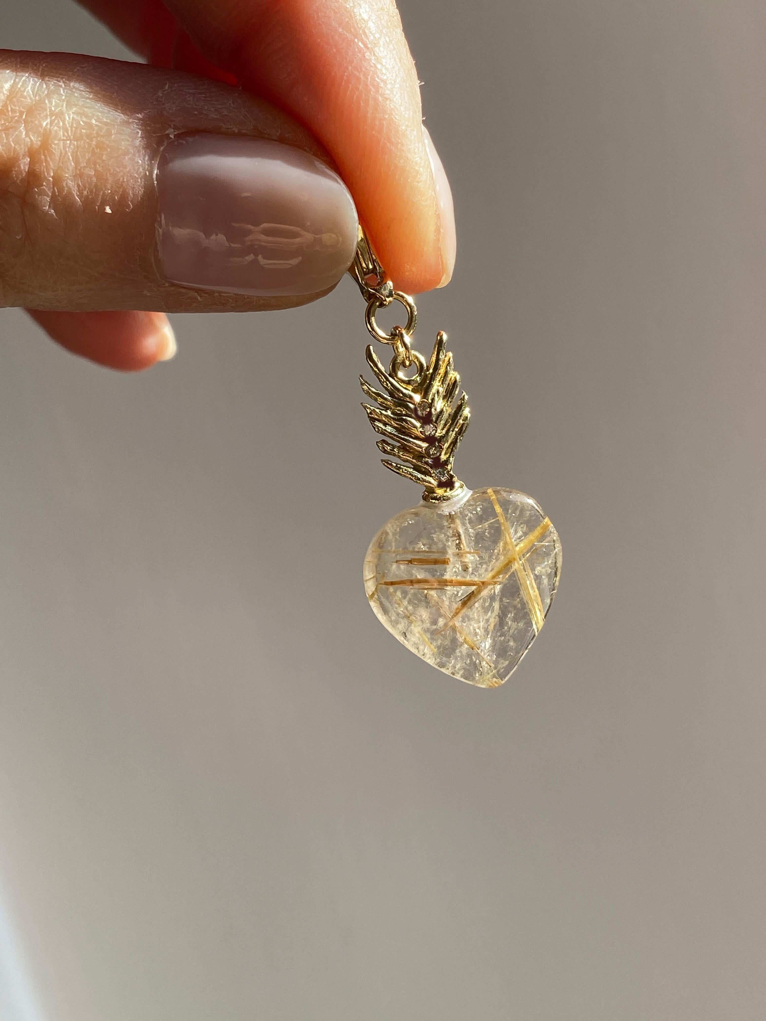 Rossella Ugolini, breloque en or jaune 18 carats, quartz rutile et diamants blancs Unisexe en vente