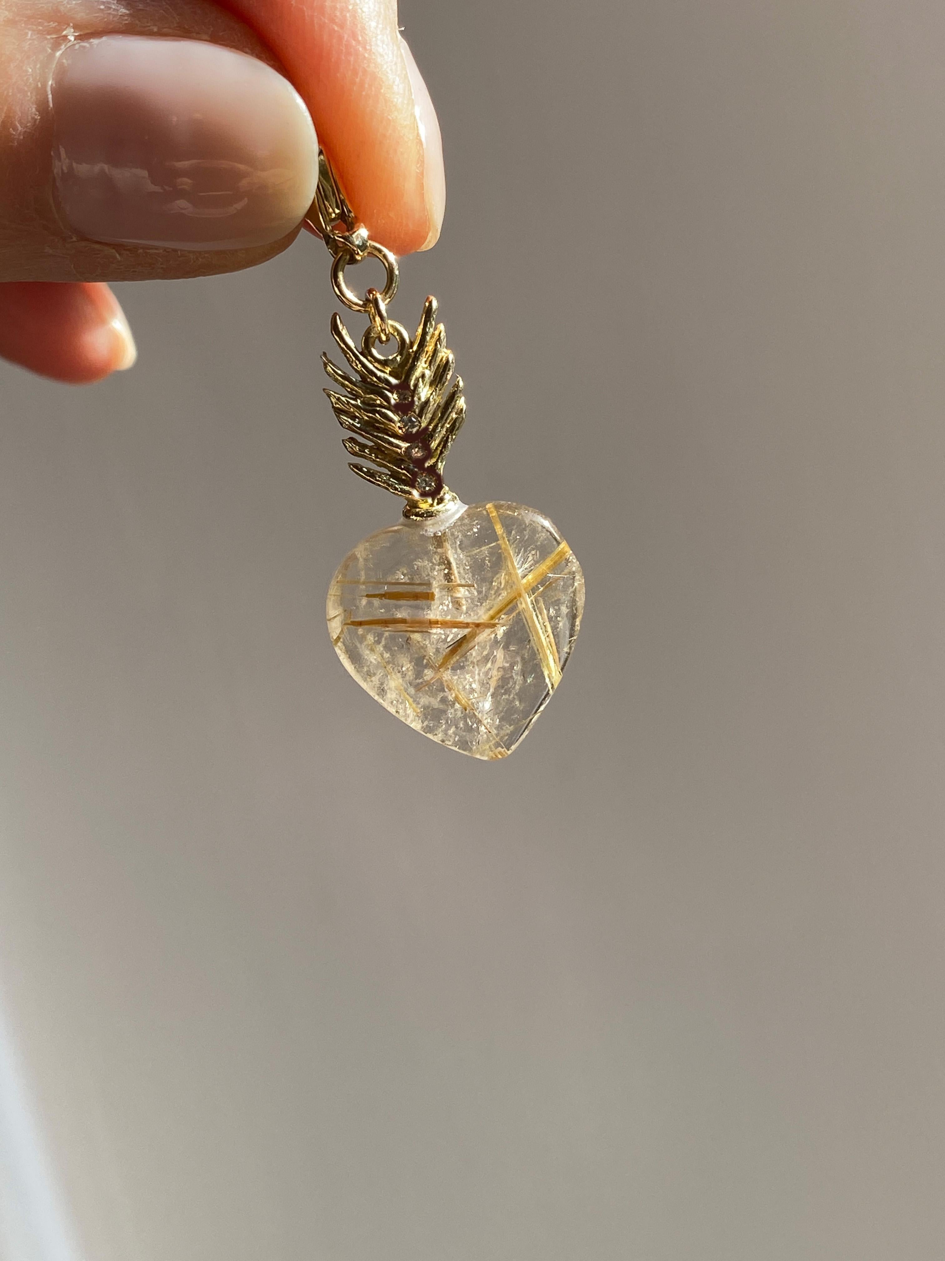 Rossella Ugolini, breloque en or jaune 18 carats, quartz rutile et diamants blancs en vente 1