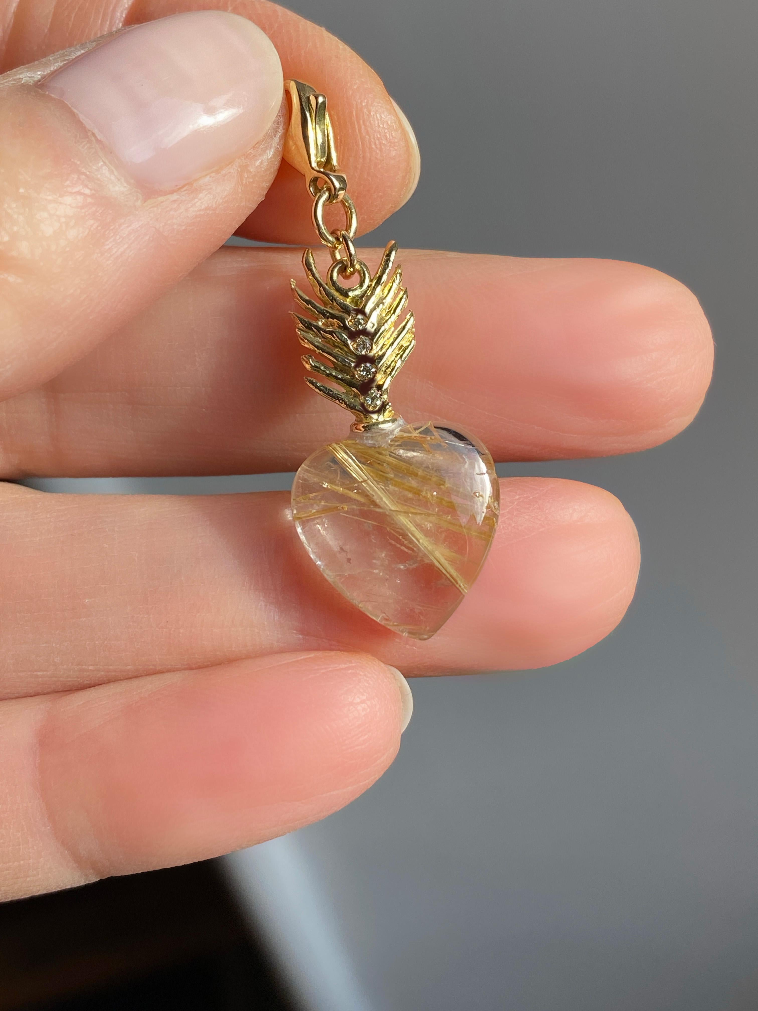 Moderne Rossella Ugolini, or jaune 18 carats  Breloque cœur en quartz rutile et diamants blancs en vente