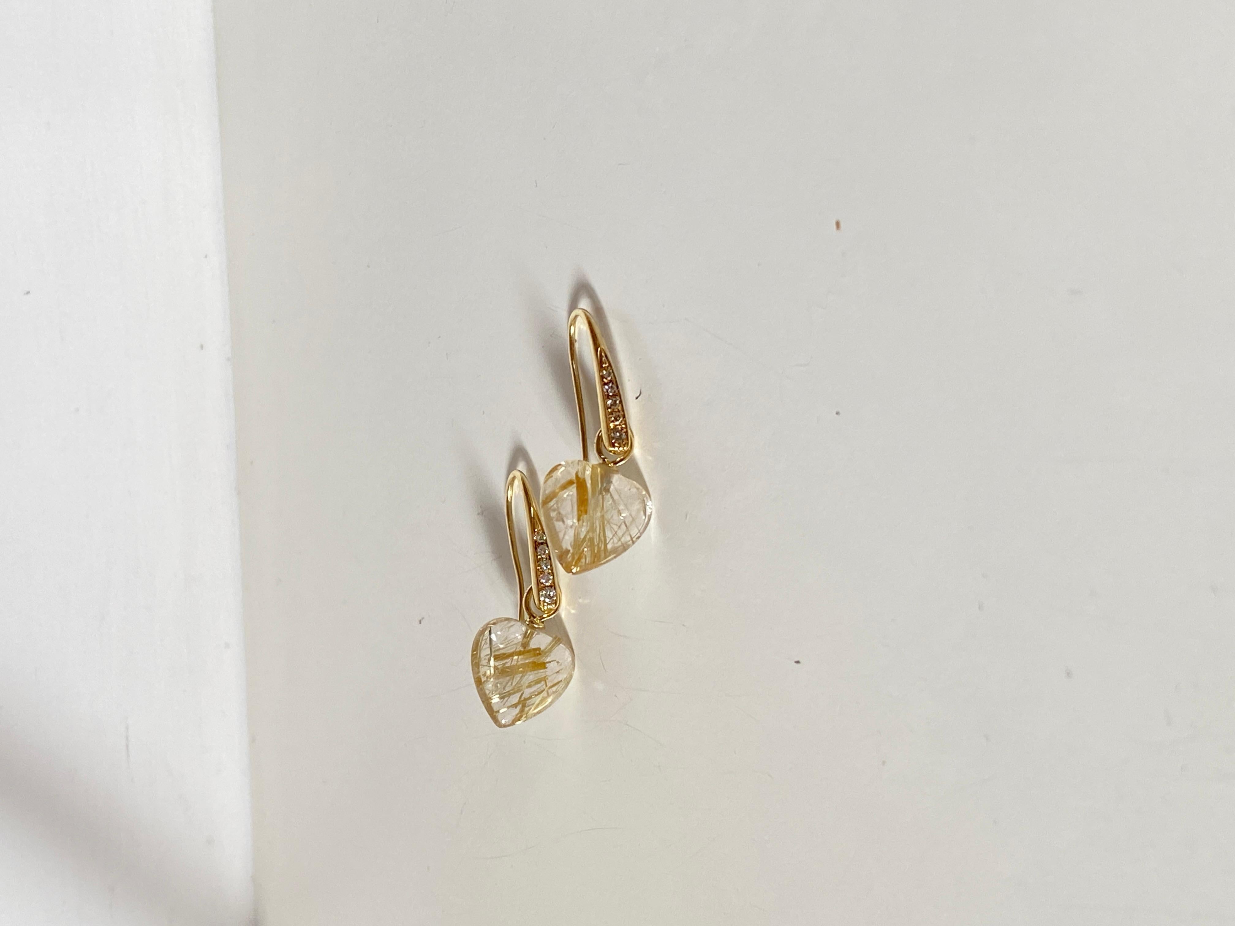 Rossella Ugolini, or jaune 18 carats  Boucles d'oreilles cœur en quartz rutile et diamants blancs en vente 3