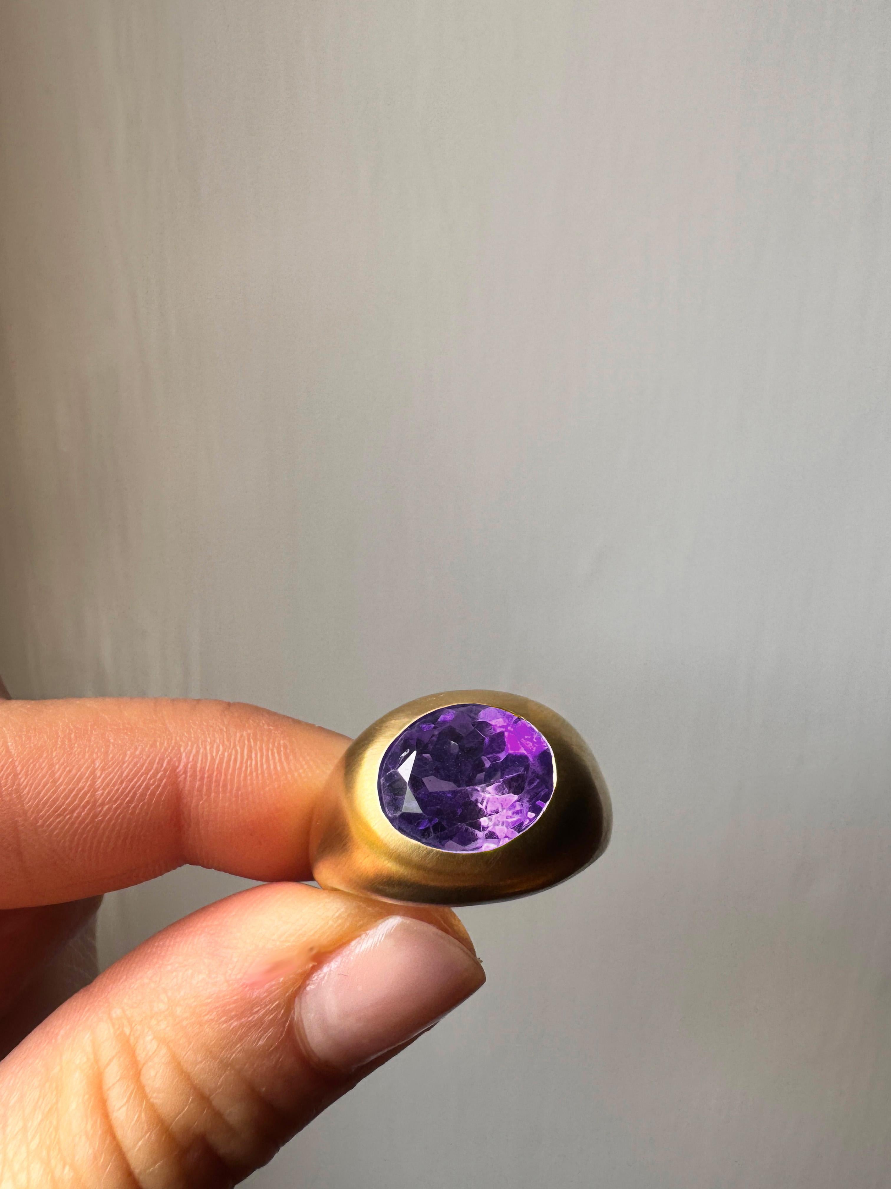 Rossella Ugolini 18K Yellow Gold Satin Oval Amethyst Cocktail Ring Made in Italy im Angebot 6