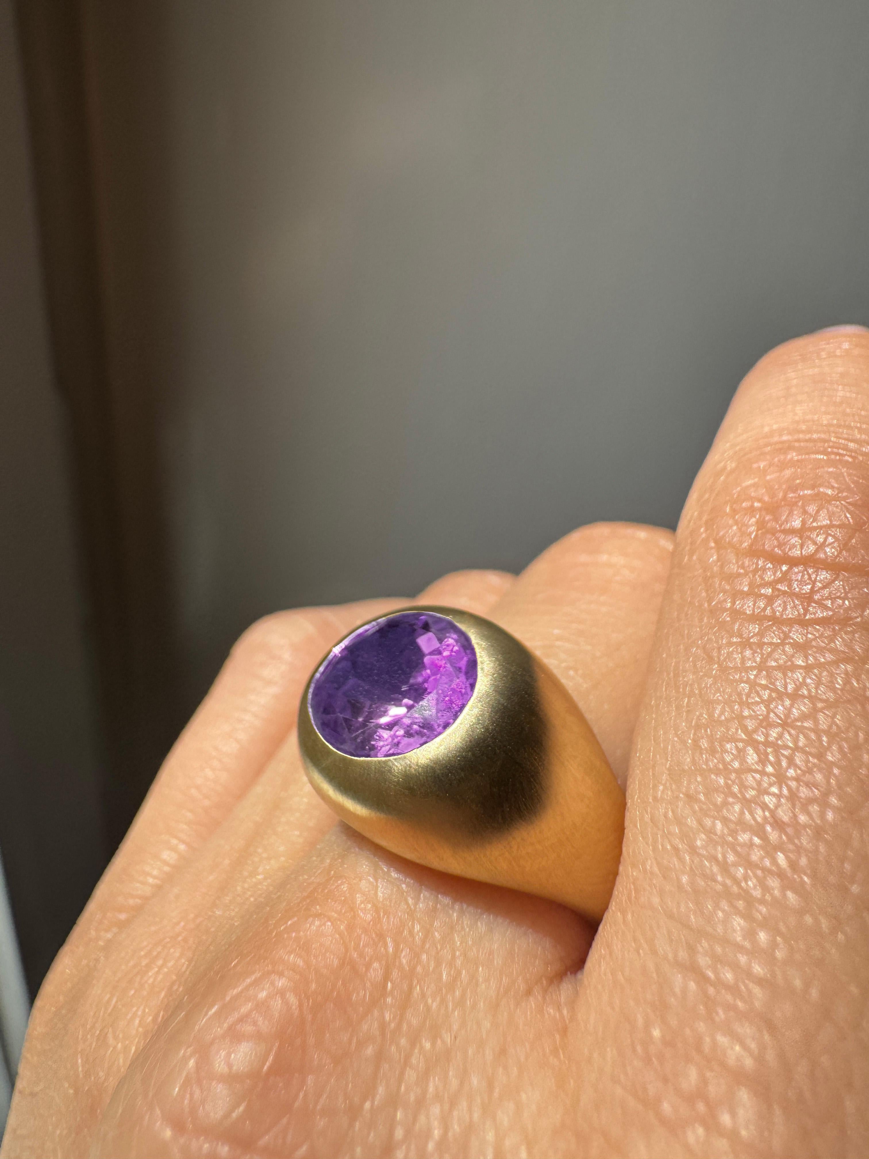 Rossella Ugolini 18K Yellow Gold Satin Oval Amethyst Cocktail Ring Made in Italy im Angebot 1