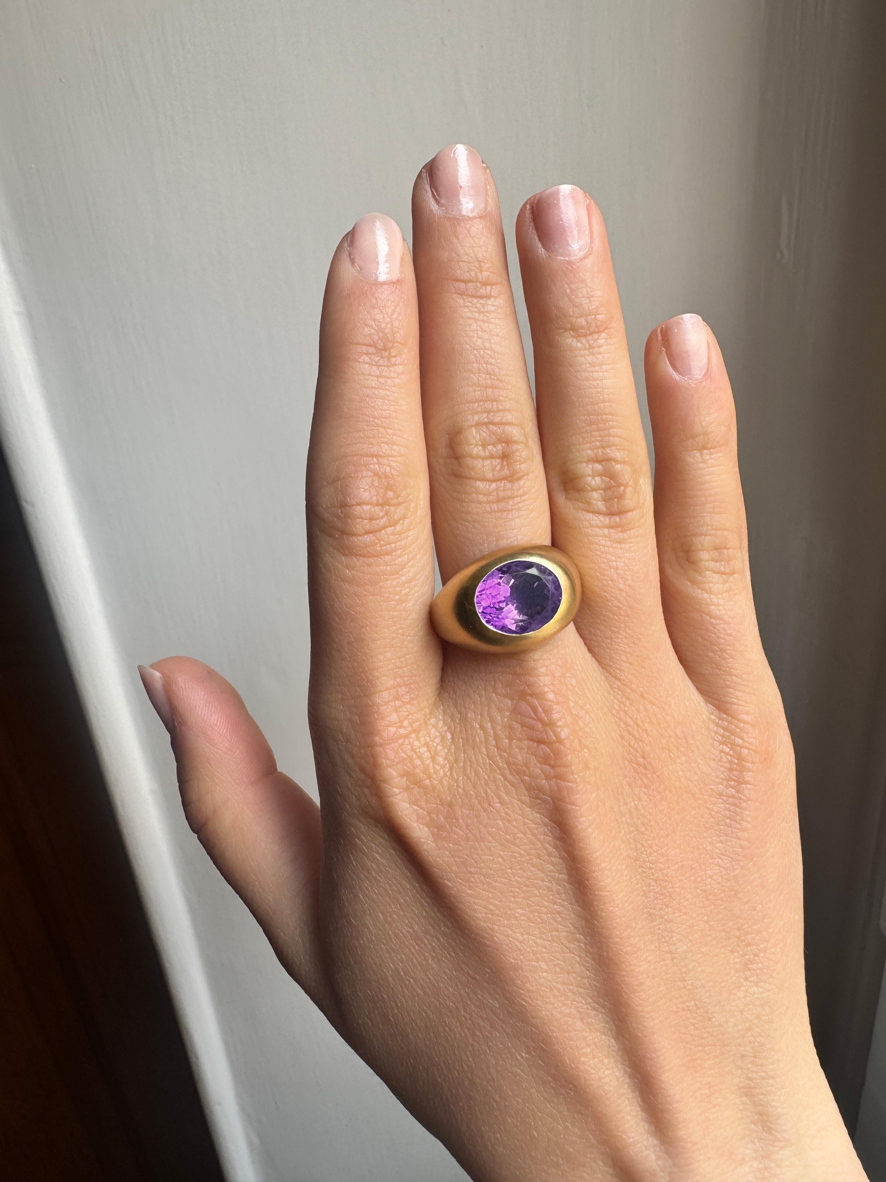 Rossella Ugolini 18K Yellow Gold Satin Oval Amethyst Cocktail Ring Made in Italy im Angebot 2