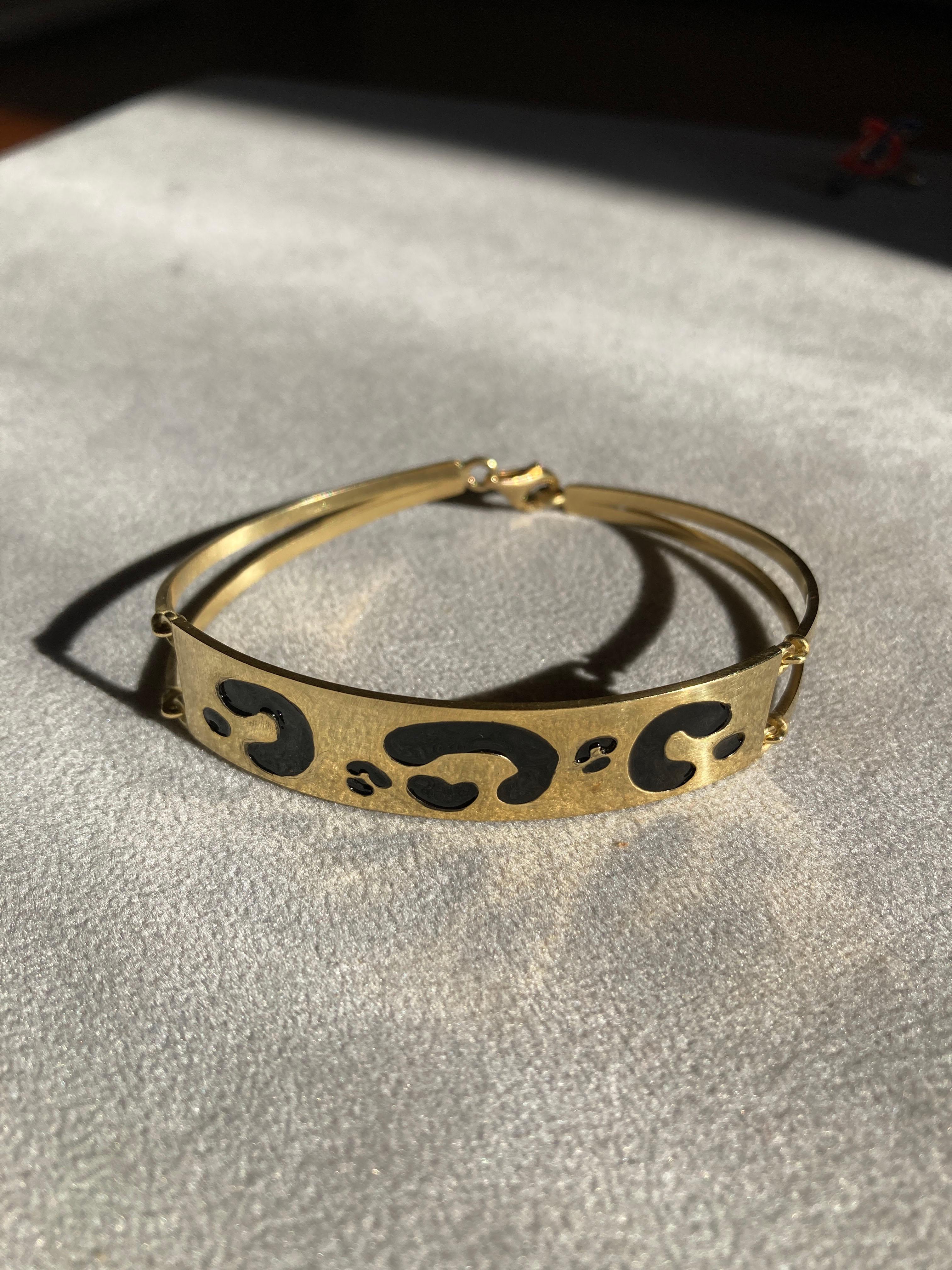 Rossella Ugolini 18K Yellow Gold Spotted Black Enamel Cuff Unisex Bracelets For Sale 3