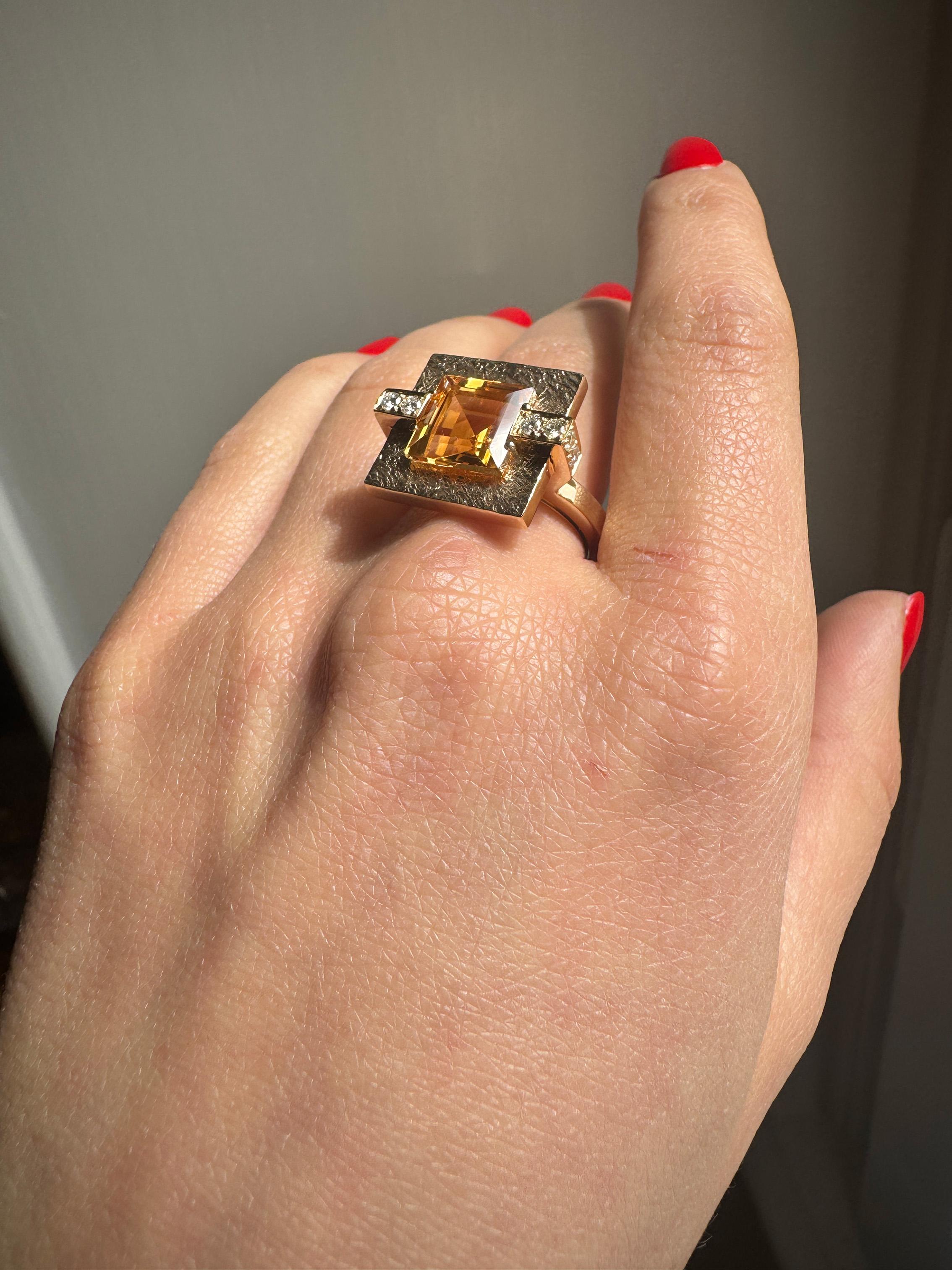 Rossella Ugolini, bague cocktail en or jaune 18 carats, citrine carrée et diamants blancs en vente 6