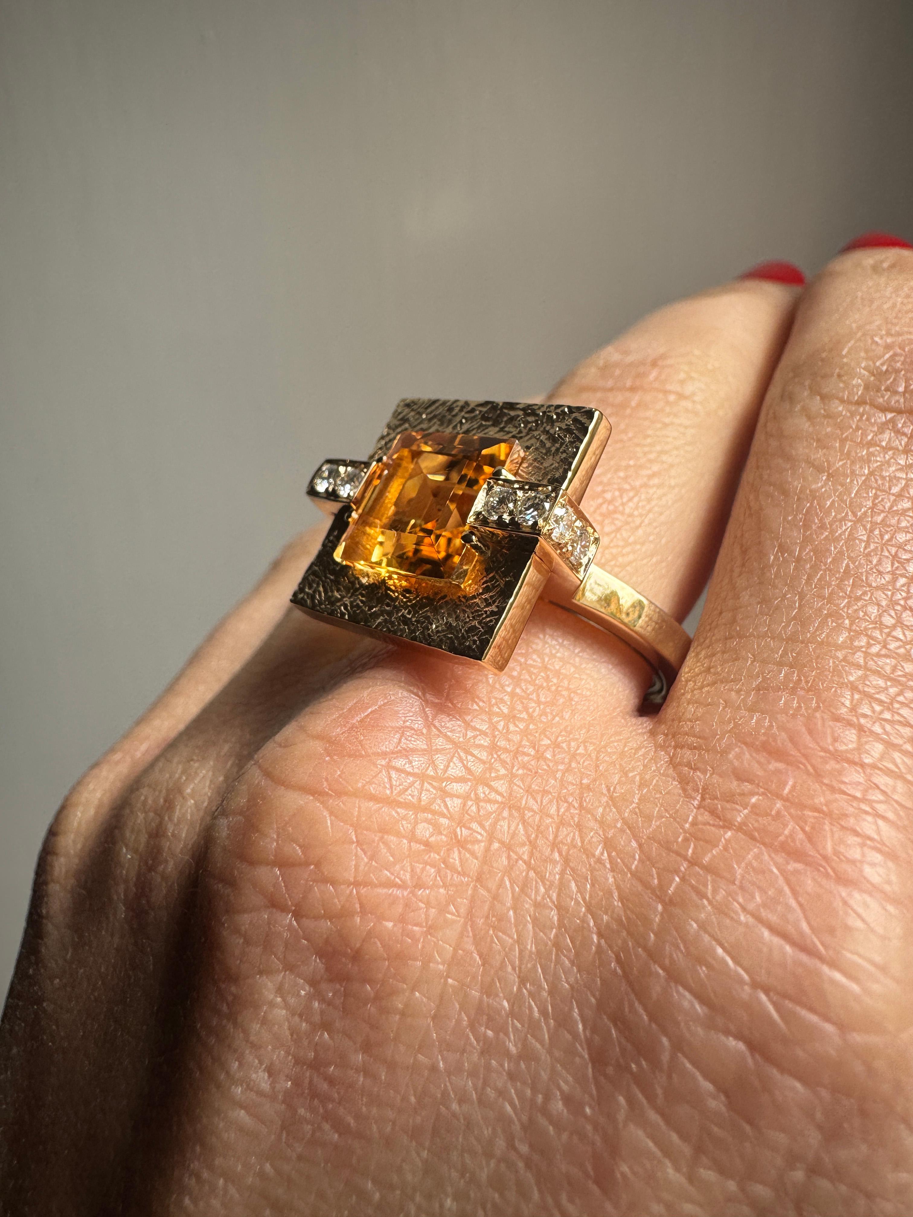 Rossella Ugolini, bague cocktail en or jaune 18 carats, citrine carrée et diamants blancs en vente 8