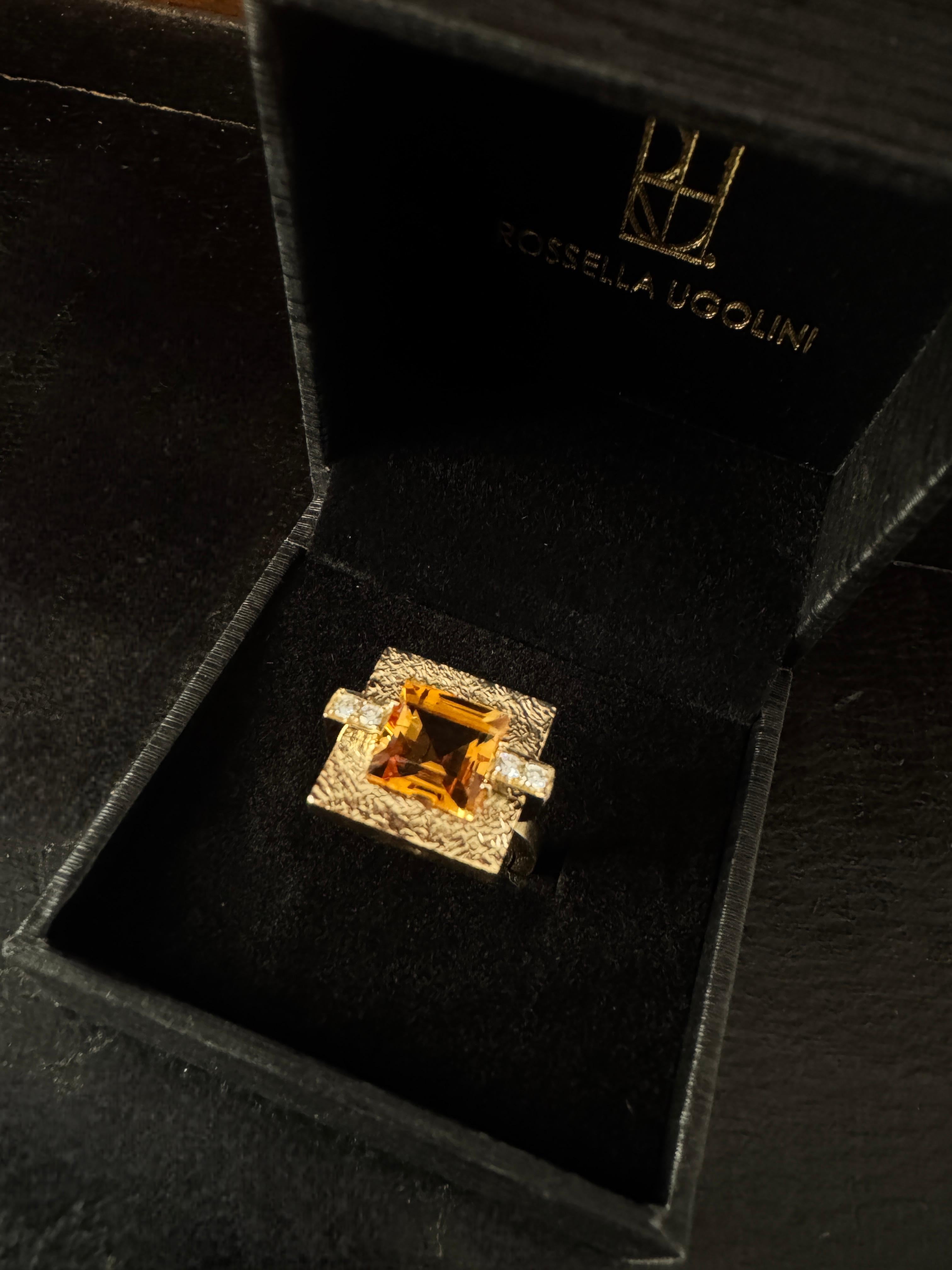 Rossella Ugolini, bague cocktail en or jaune 18 carats, citrine carrée et diamants blancs en vente 10