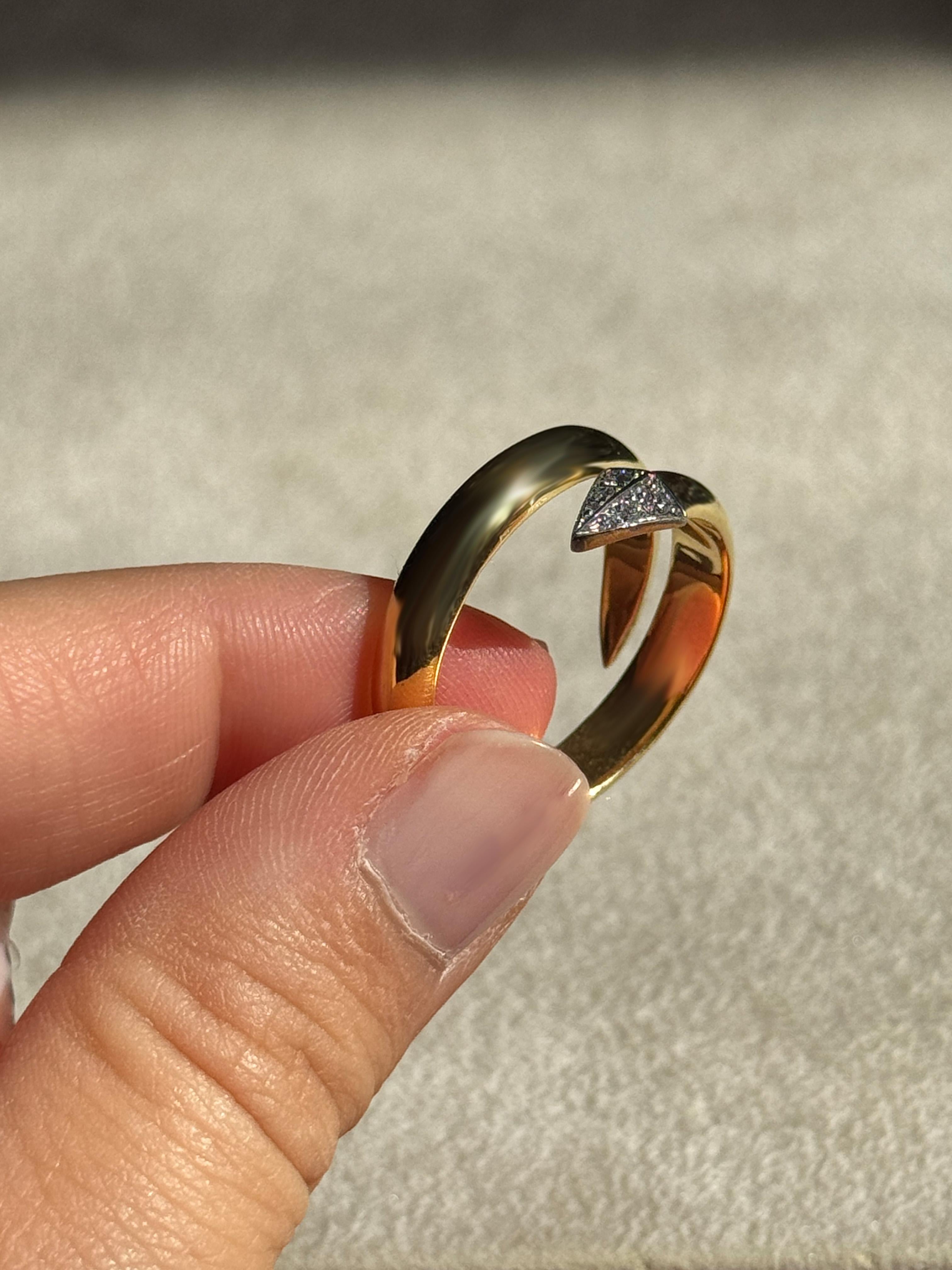 Rossella Ugolini Anello a Fascia Uomo in Oro Giallo 18k con Diamanti Bianchi Misura 10 Lucido in vendita 10