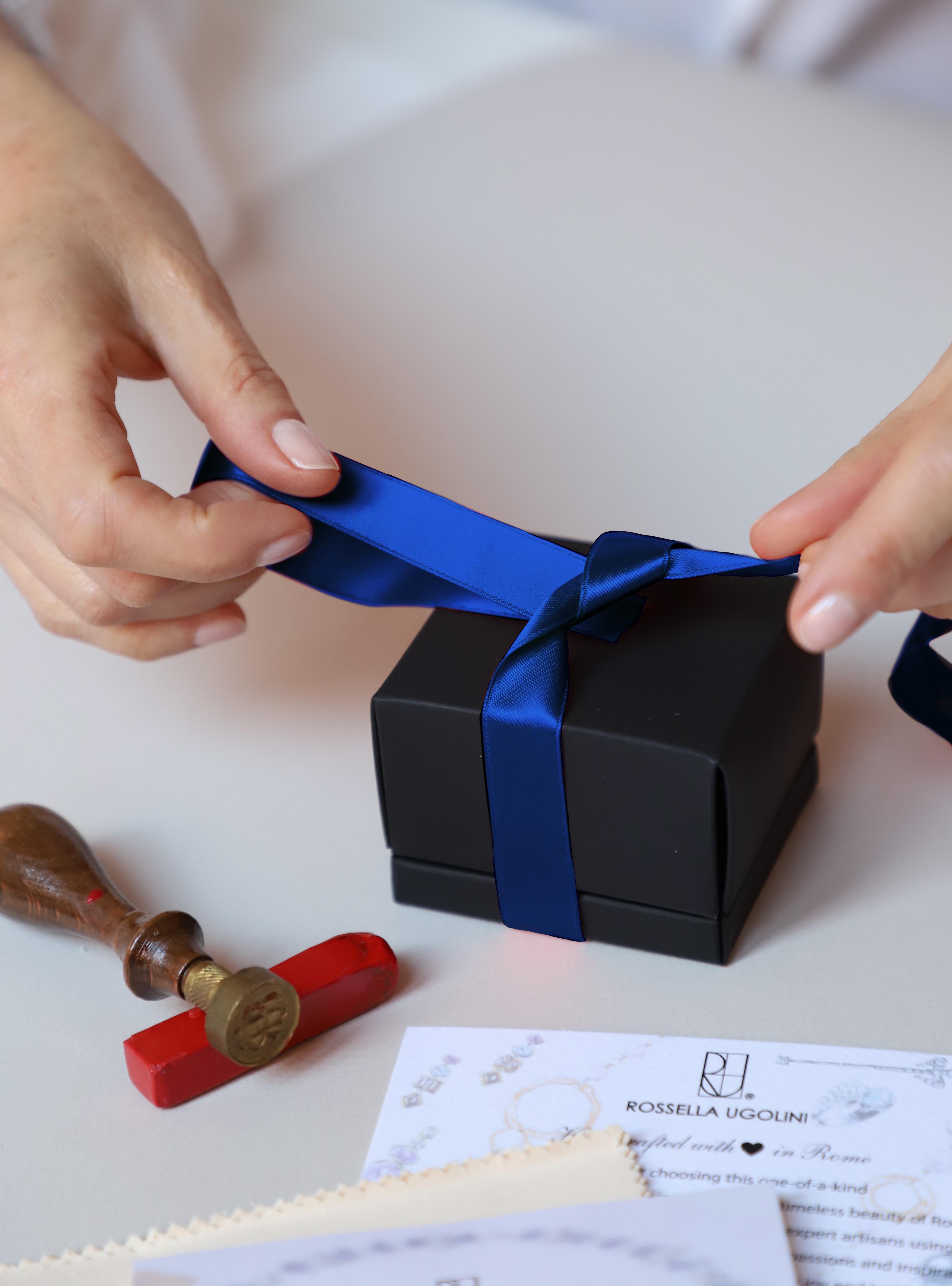 Rossella Ugolini Anello a Fascia Uomo in Oro Giallo 18k con Diamanti Bianchi Misura 10 Lucido in vendita 12