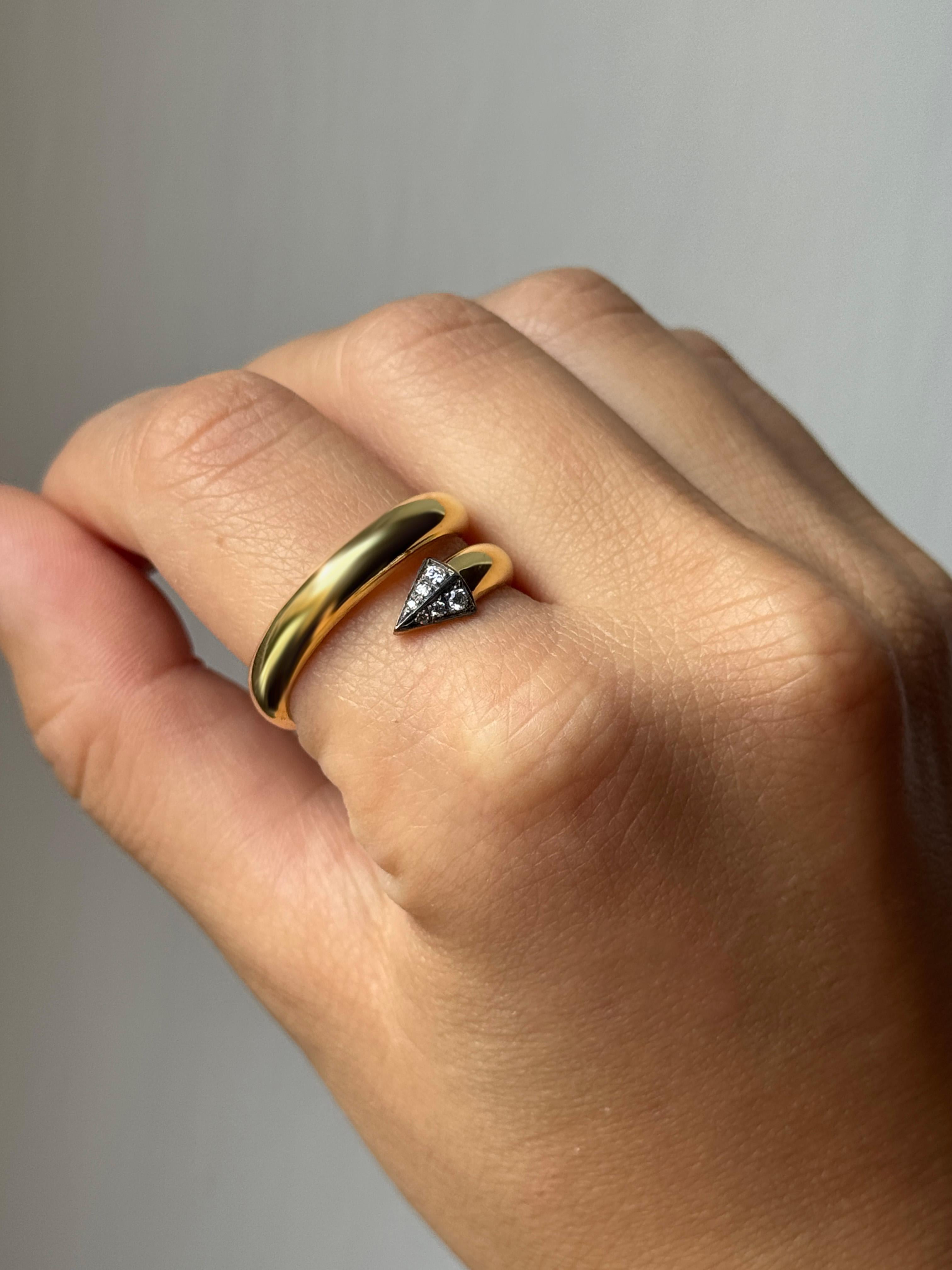 Rossella Ugolini Anello a Fascia Uomo in Oro Giallo 18k con Diamanti Bianchi Misura 10 Lucido in vendita 1