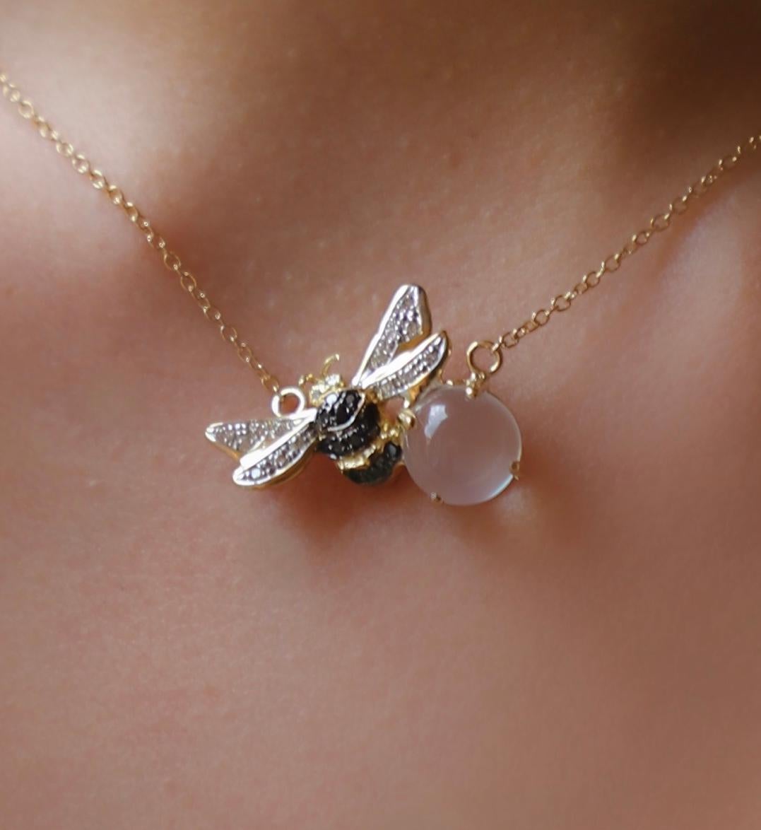 Collar Colgante Rossella Ugolini Oro Amarillo 18k Diamantes Blancos Piedra de Luna Abeja en venta 8