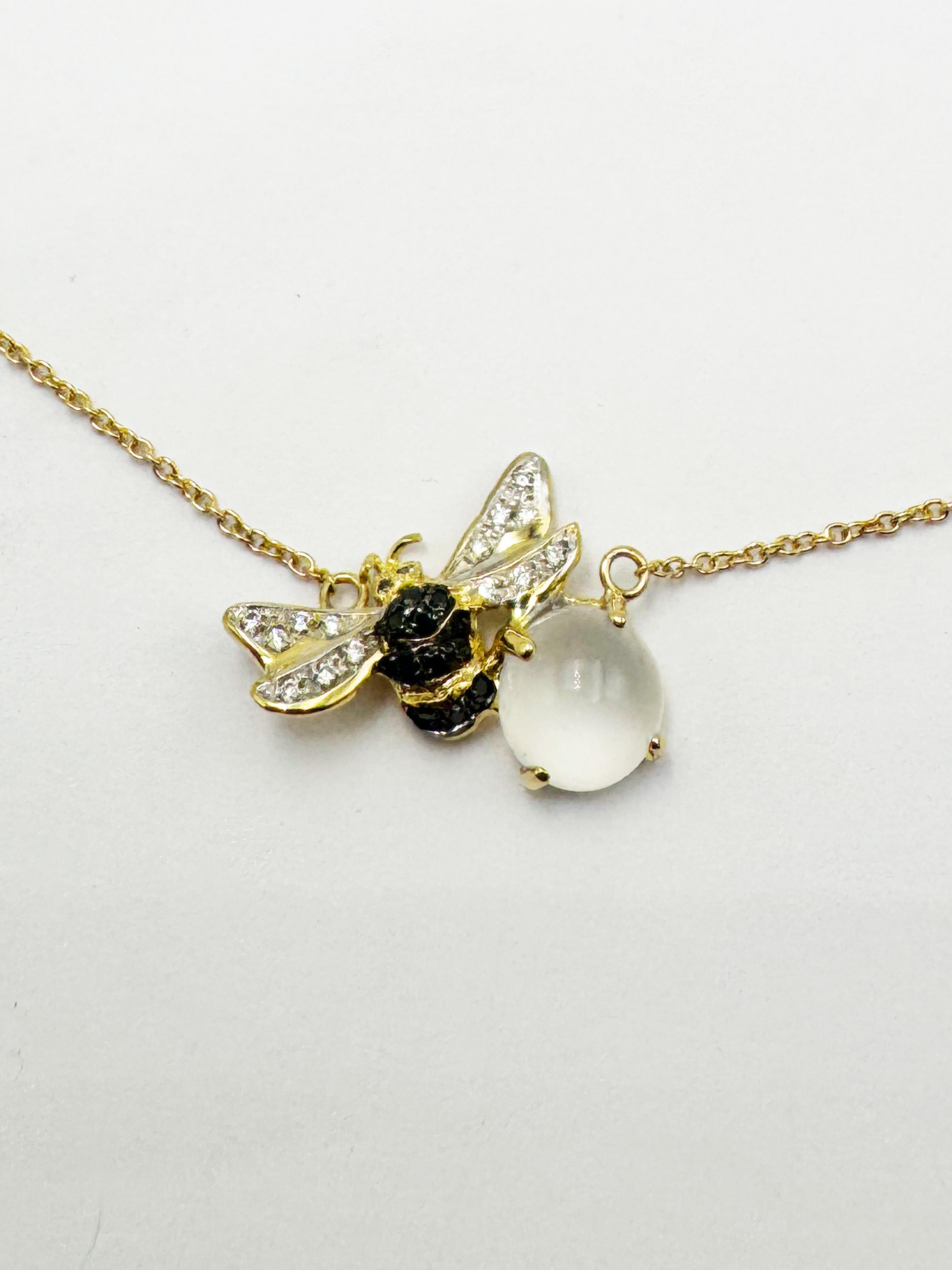 Collar Colgante Rossella Ugolini Oro Amarillo 18k Diamantes Blancos Piedra de Luna Abeja en venta 2