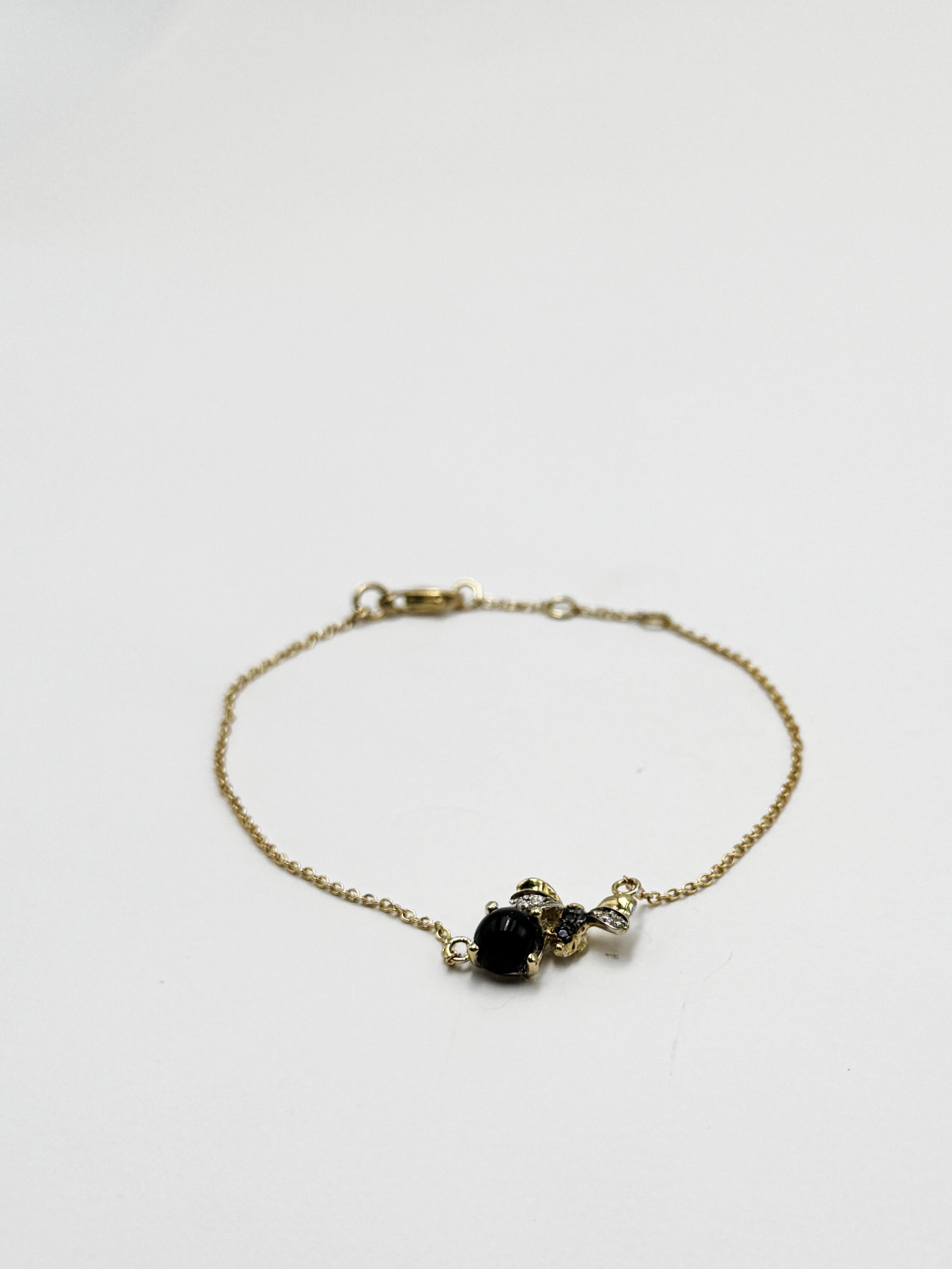 Bracelet chaîne abeille en or jaune 18k et diamants blancs Onyx rond en vente 5