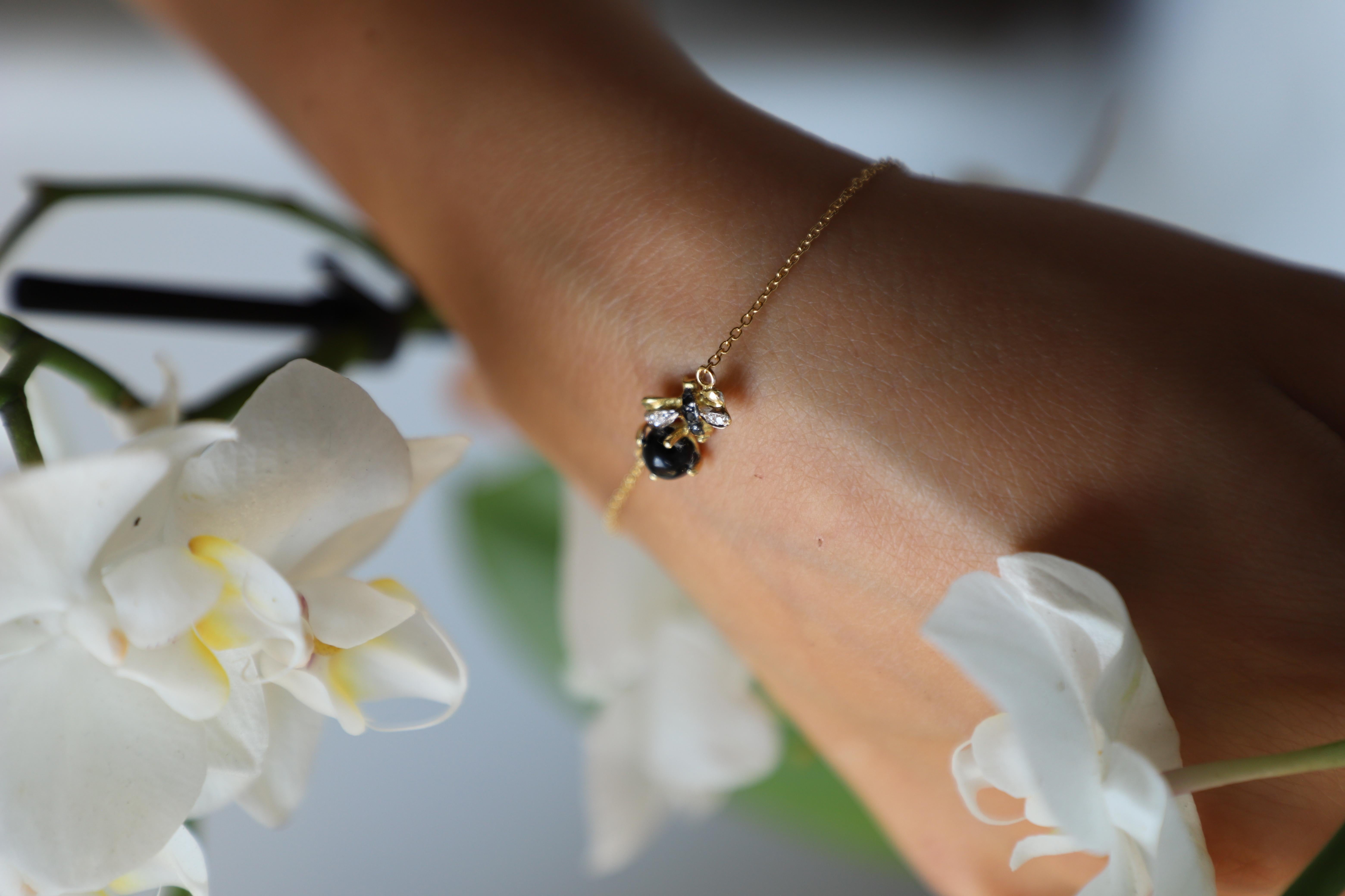 Bracelet chaîne abeille en or jaune 18k et diamants blancs Onyx rond en vente 8