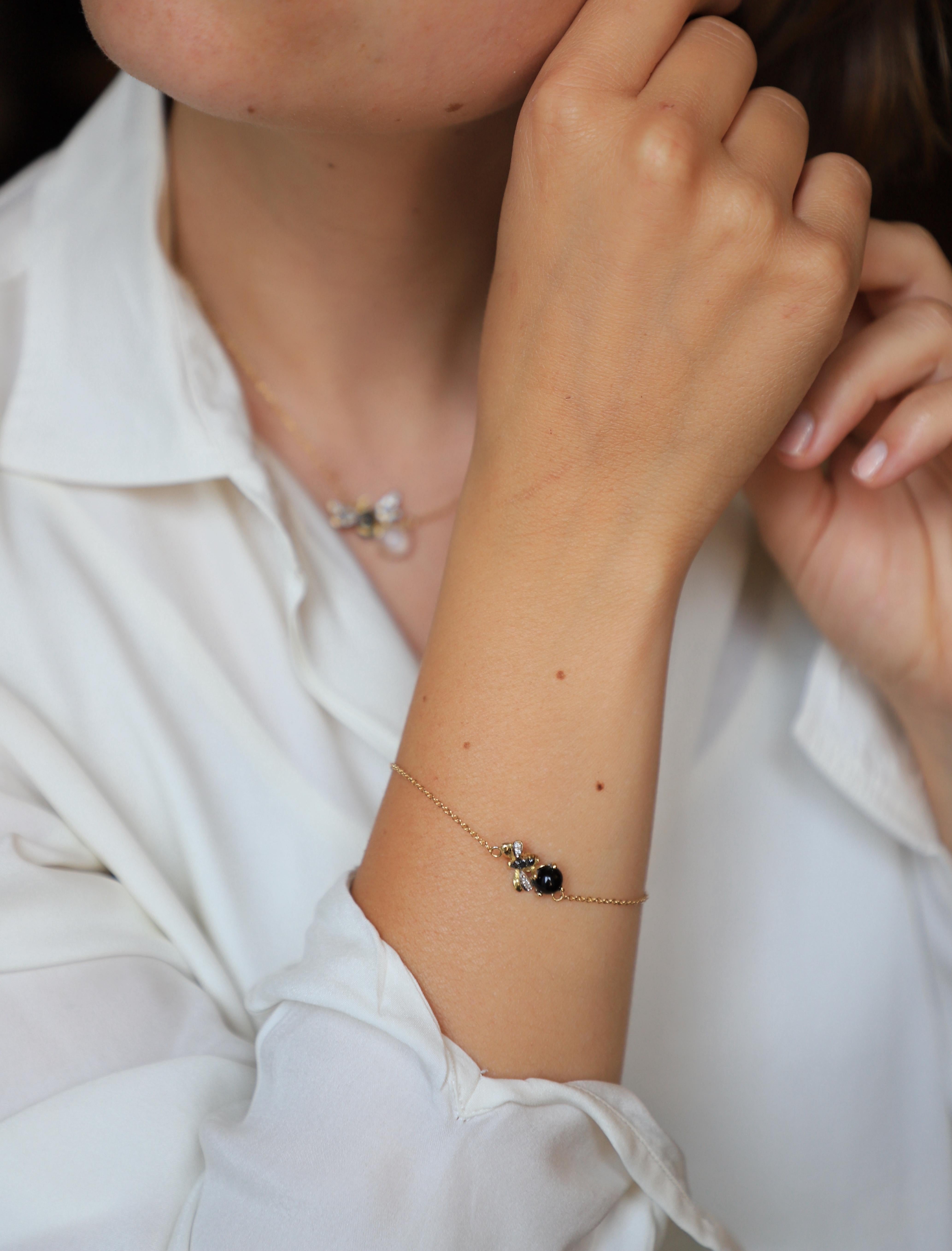 Bracelet chaîne abeille en or jaune 18k et diamants blancs Onyx rond en vente 9