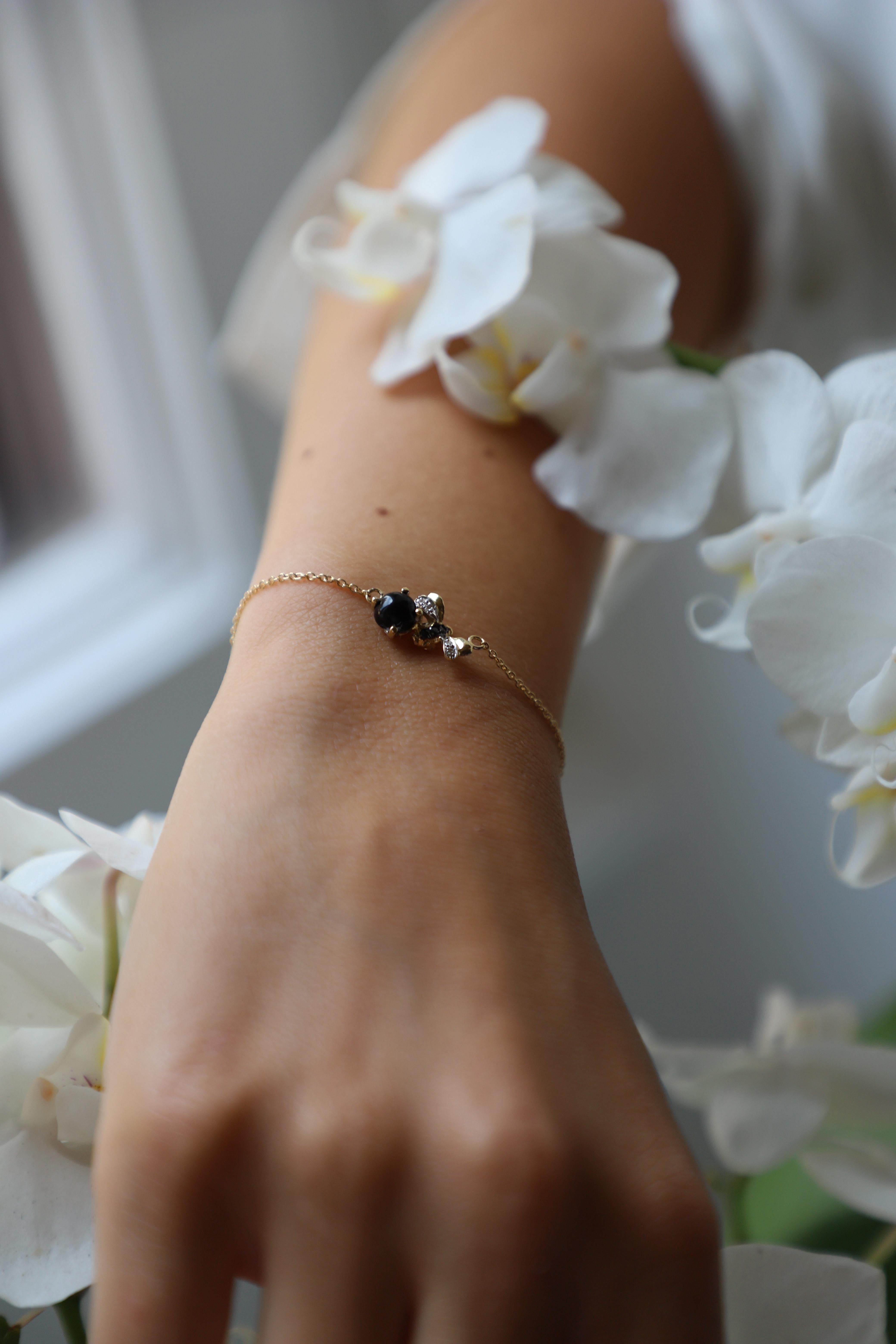 Bracelet chaîne abeille en or jaune 18k et diamants blancs Onyx rond Neuf - En vente à Rome, IT