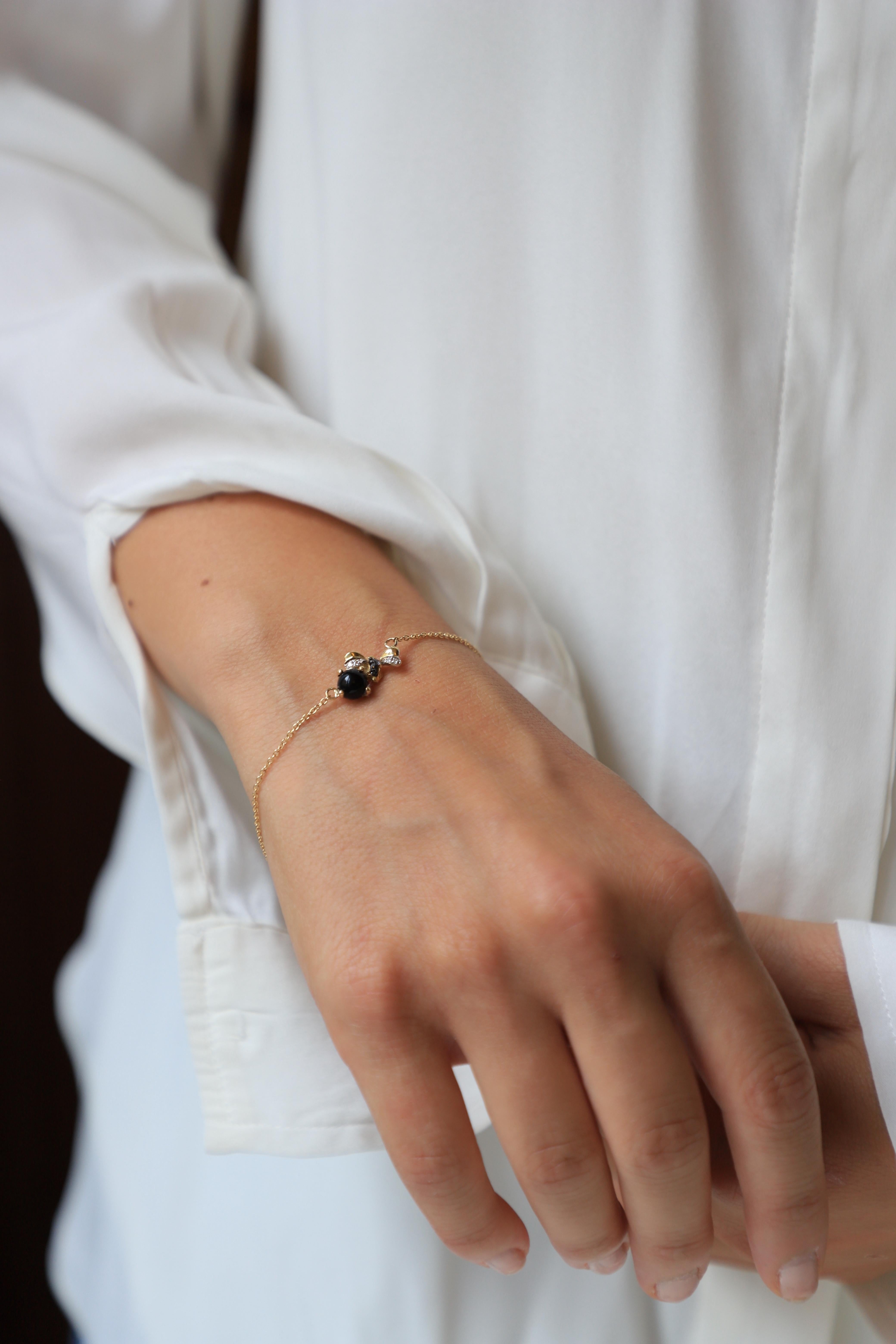 Bracelet chaîne abeille en or jaune 18k et diamants blancs Onyx rond Pour femmes en vente