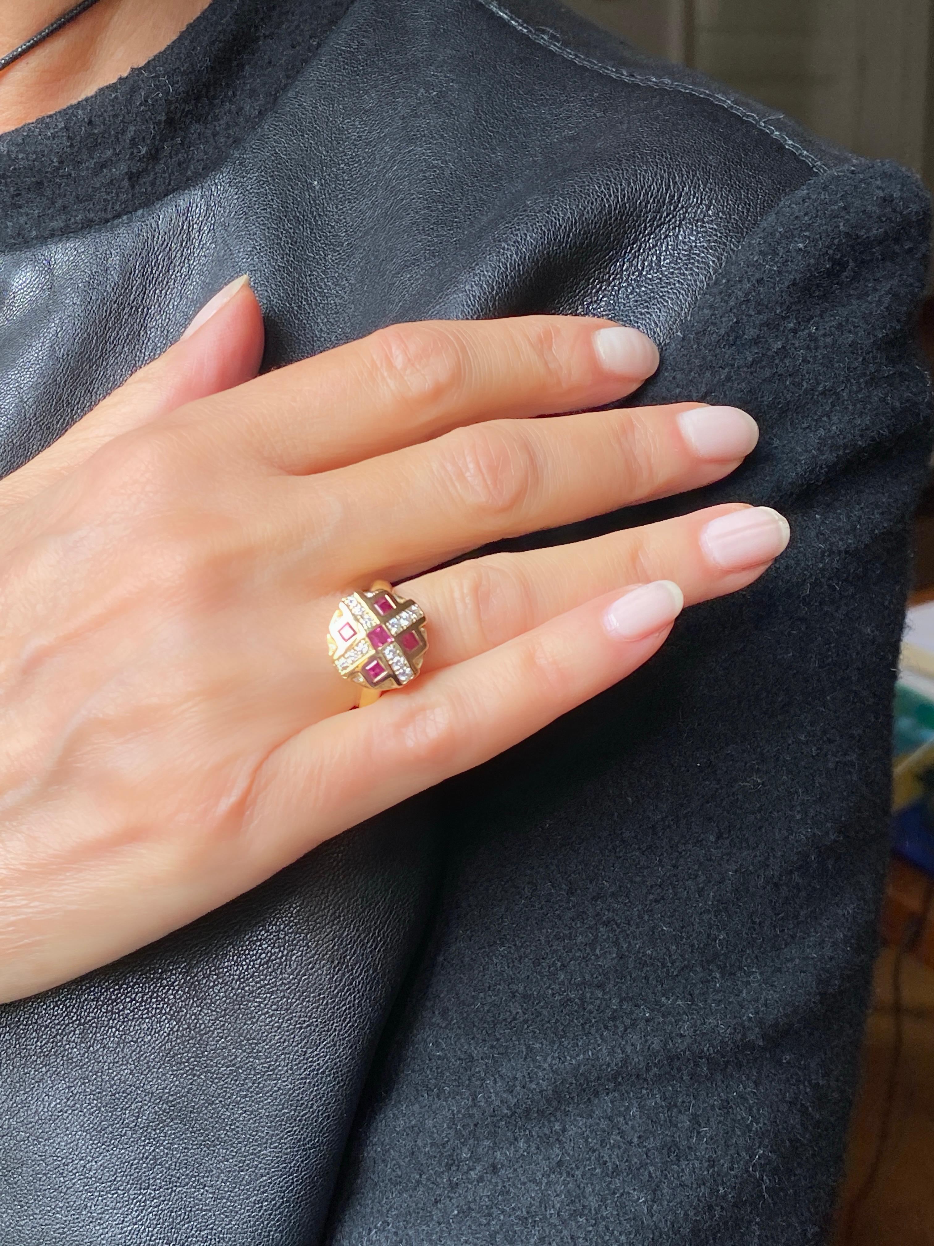 Bague cocktail Rubys Chess en or jaune 18k et diamants blancs Rossella Ugolini en vente 6