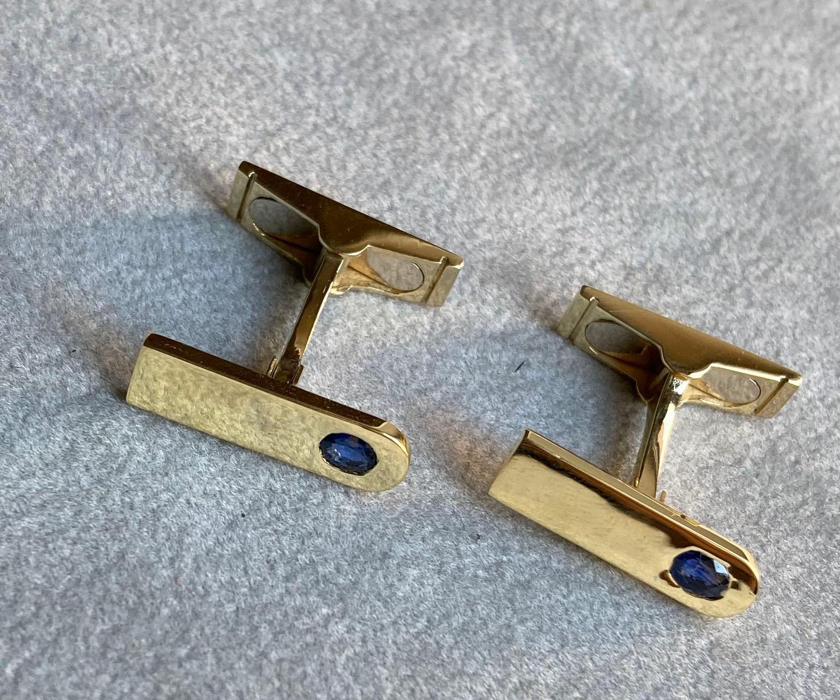 Rossella Ugolini Gemelli da polso uomo in oro giallo 18kt con zaffiro ovale in vendita 1