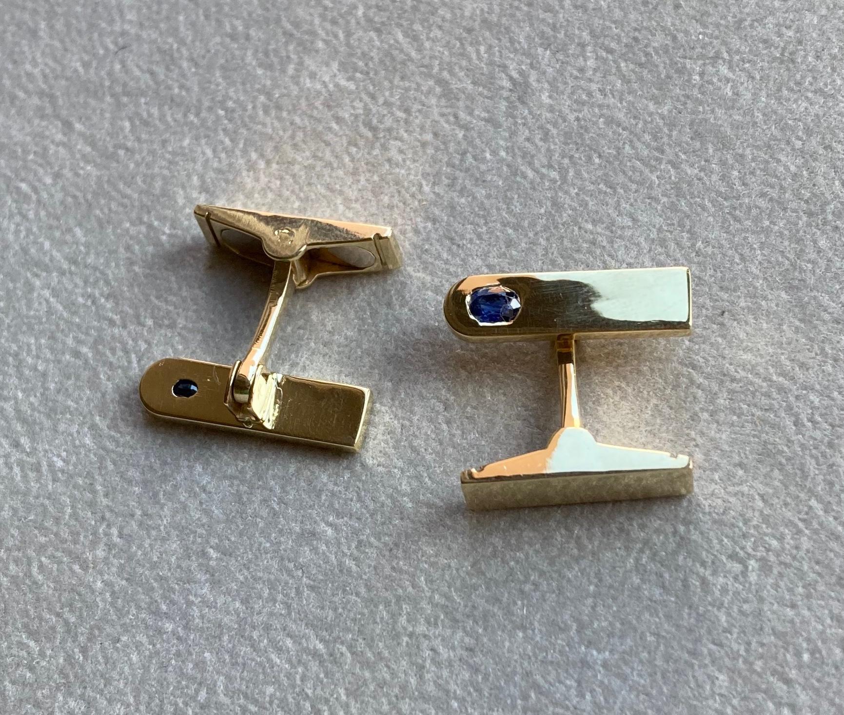 Rossella Ugolini Gemelli da polso uomo in oro giallo 18kt con zaffiro ovale in vendita 2