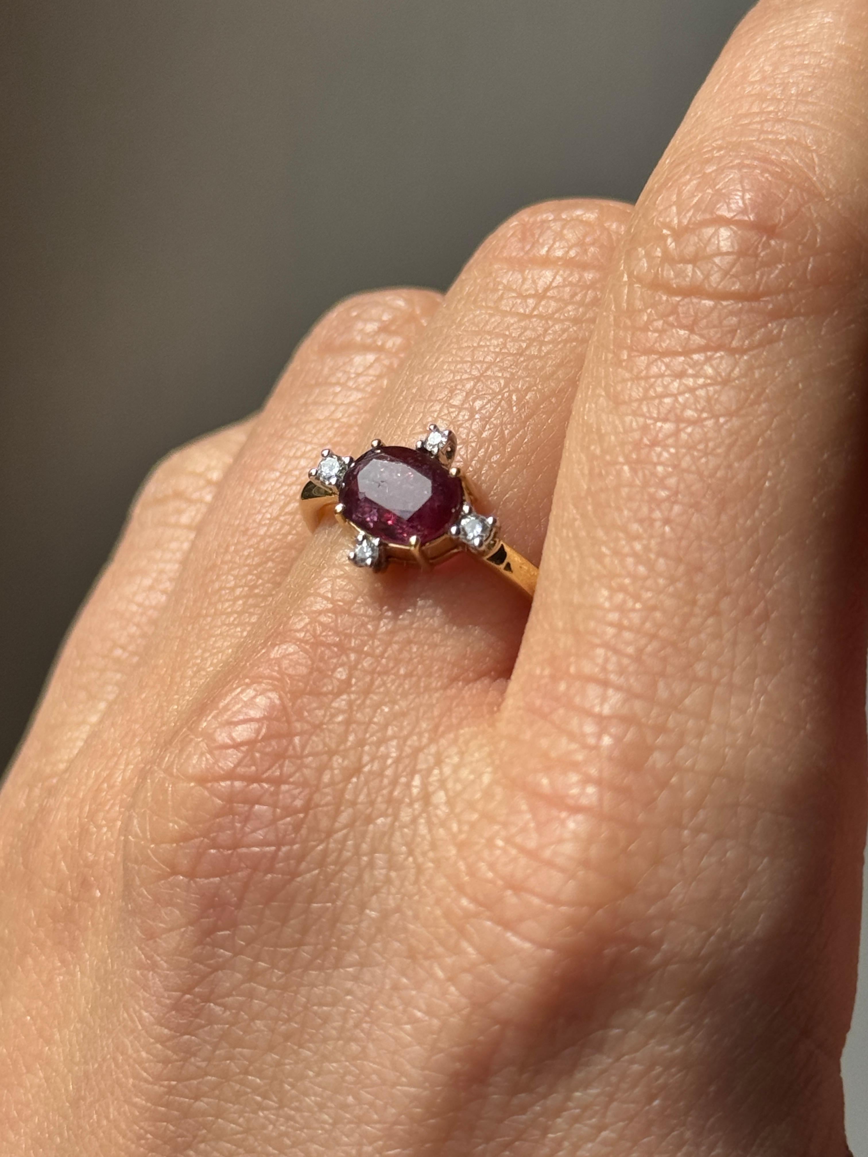 Rossella Ugolini 2 Carati Rubino Bianco Diamanti Oro Giallo 18K  Anelli a grappolo in vendita 5