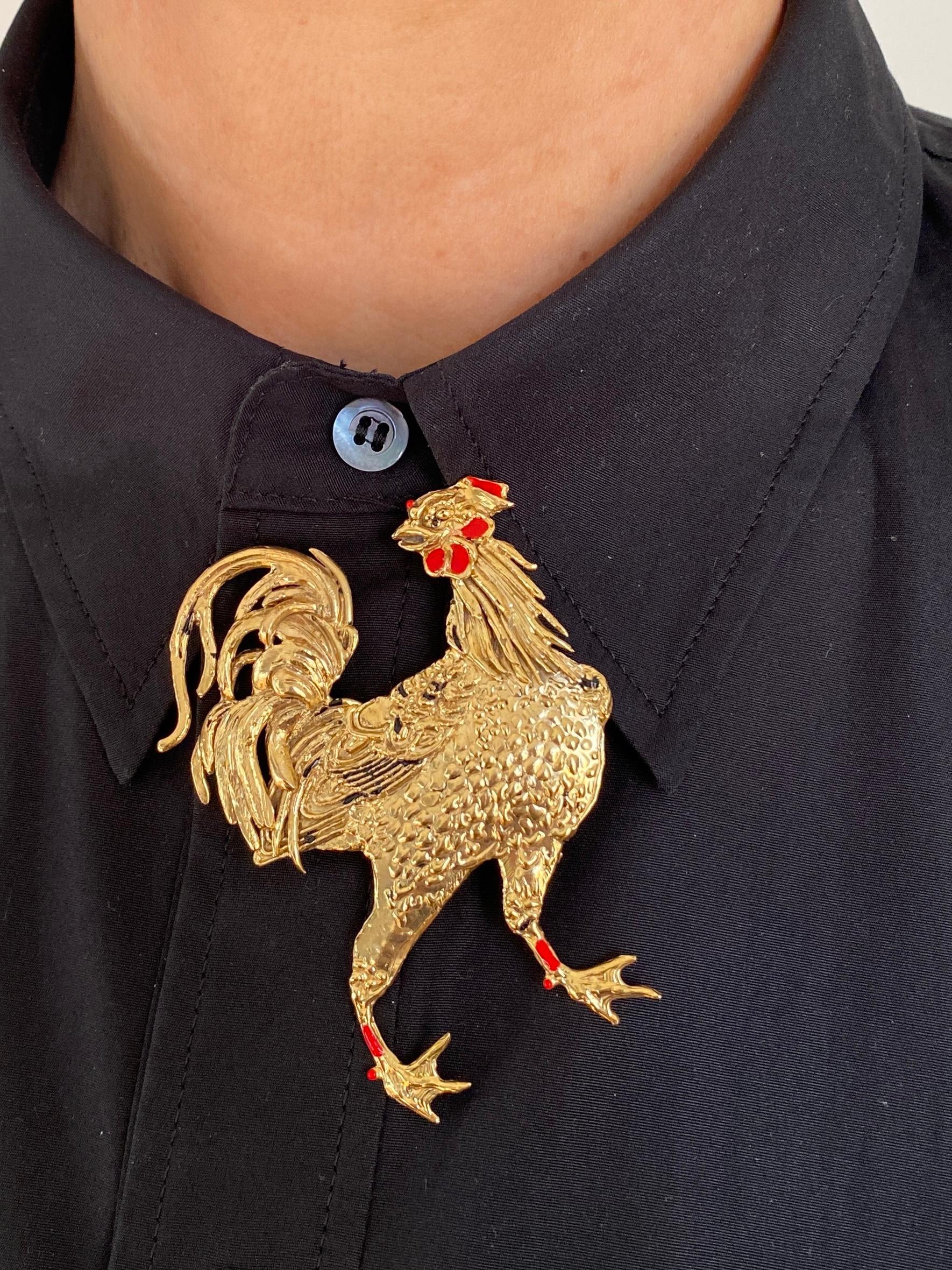 Rossella Ugolini 24k Gold-plated Enameled Cock Brooch In New Condition For Sale In Rome, IT
