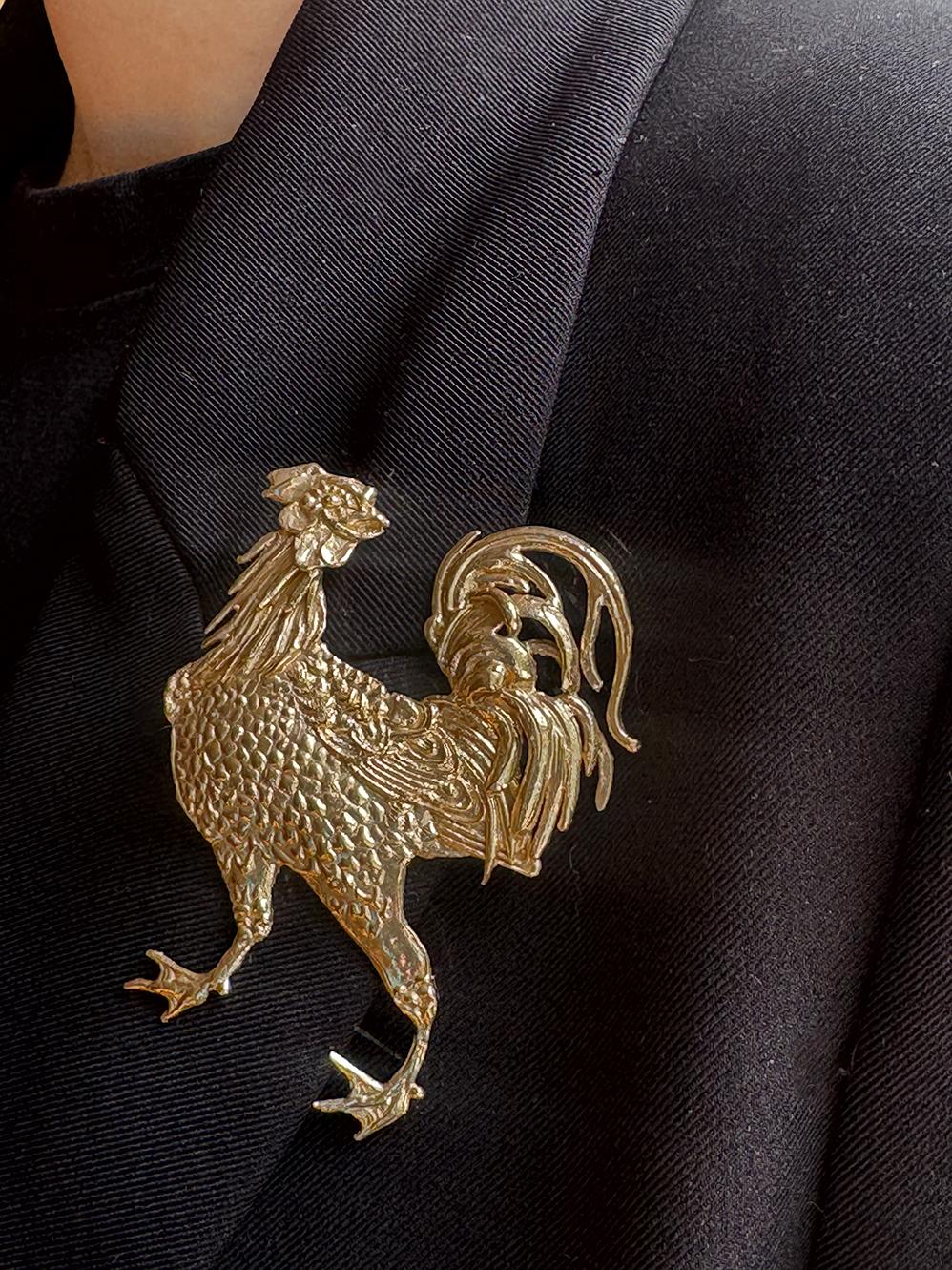 Rossella Ugolini 24k Gold-plated Rooster Brooch In condizioni Nuovo in vendita a Rome, IT