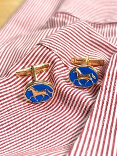 Rossella Ugolini, gemelli da polso a forma di cavallo, placcati in oro giallo 24k e smalto blu, realizzati a mano