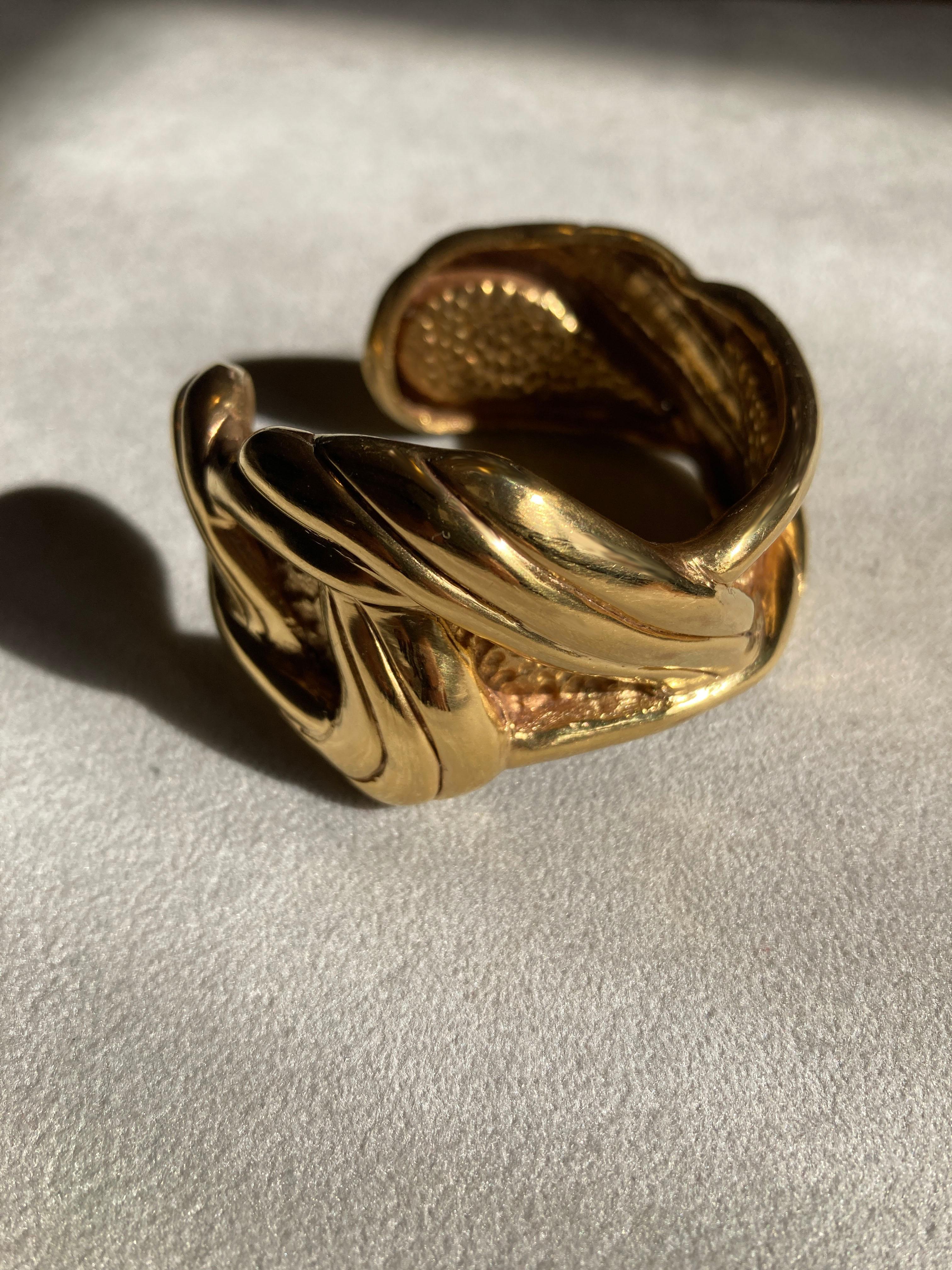 Bracelet manchette martelé plaqué or jaune 24k Rossella Ugolini Made in Italy en vente 3