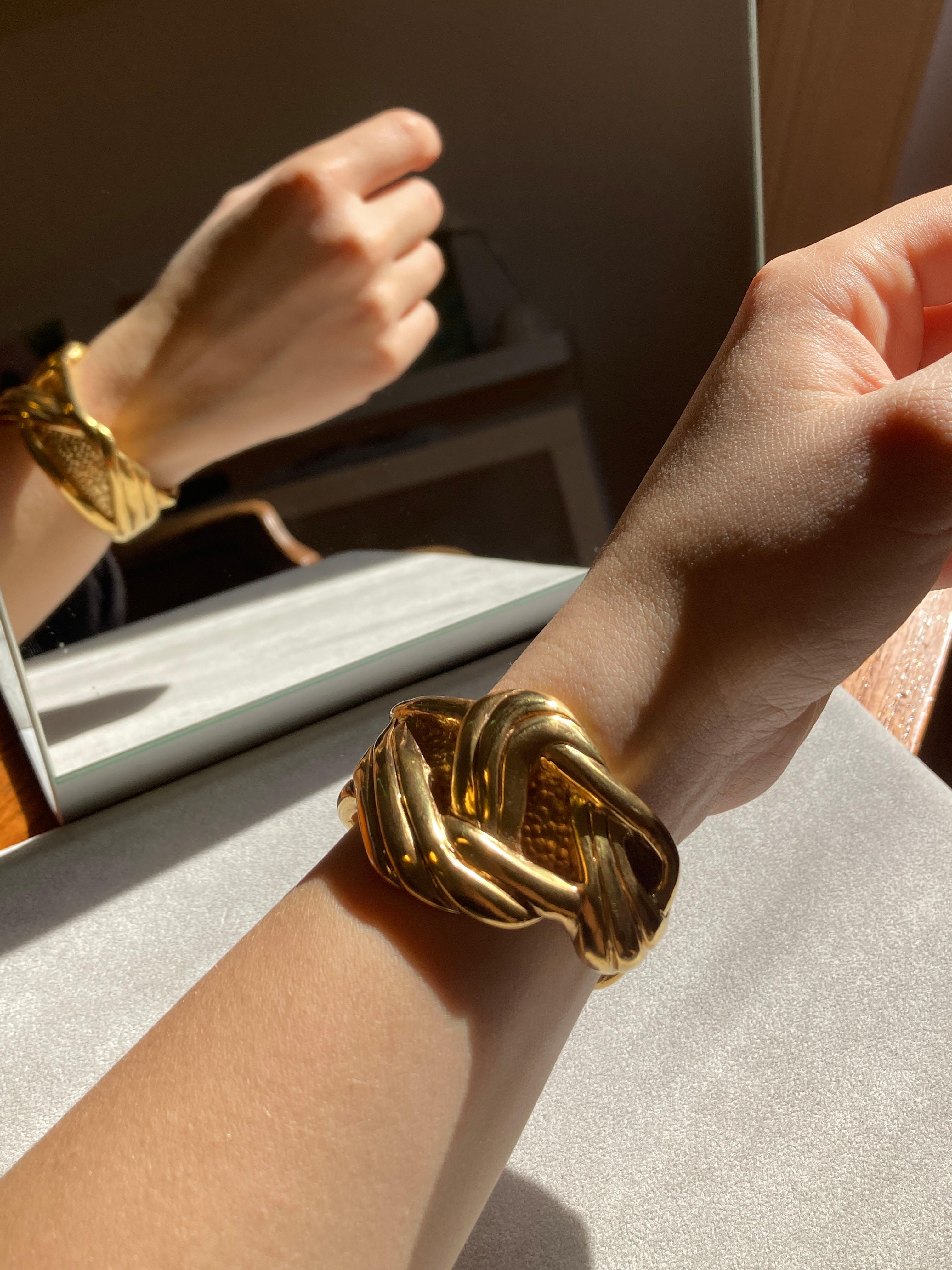 Bracelet manchette martelé plaqué or jaune 24k Rossella Ugolini Made in Italy en vente 4
