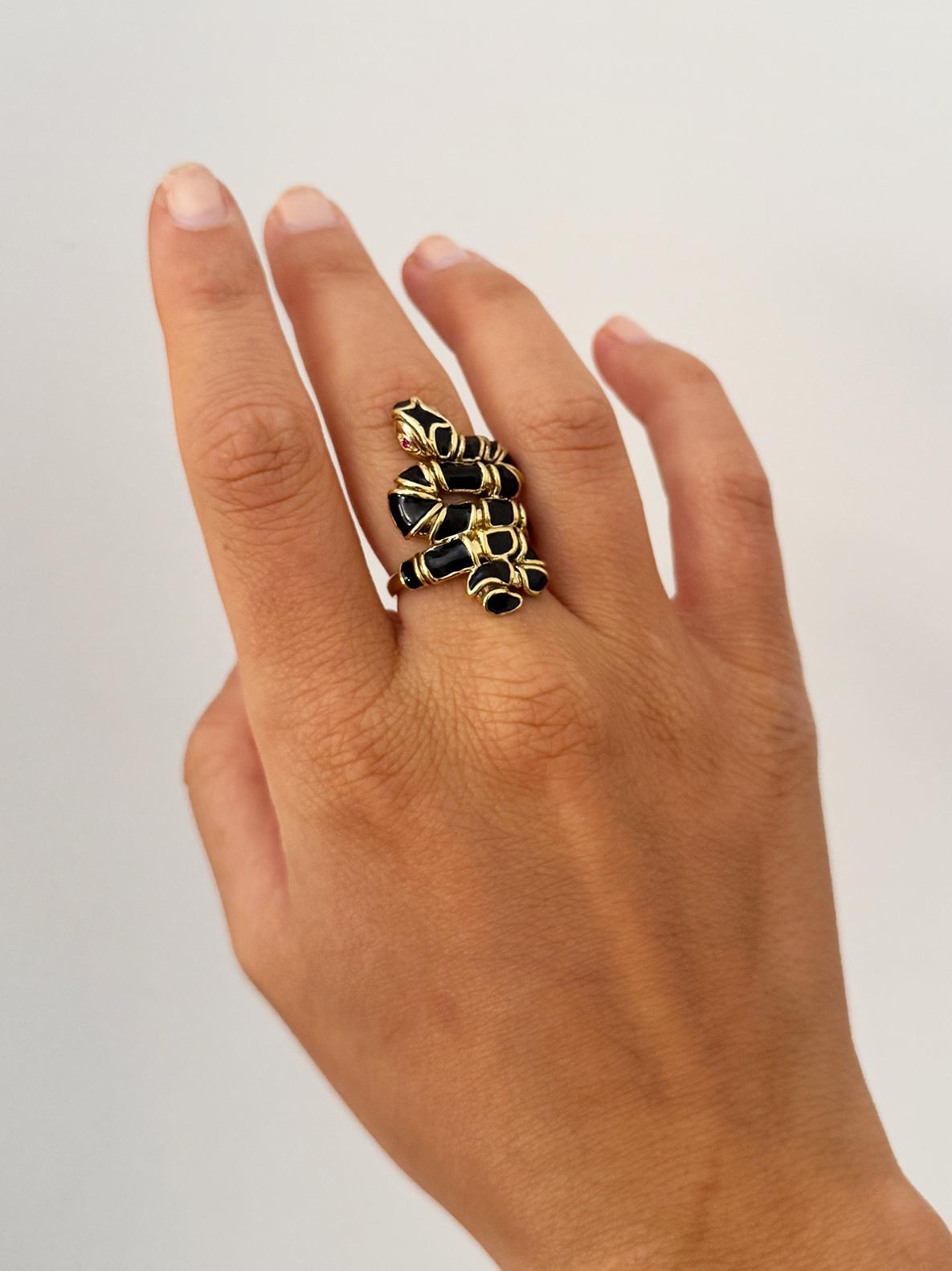 Rossella Ugolini 24k Gelbgold plattiert Rubin Auge Schwarz Emaille Schlange Ring im Angebot 7