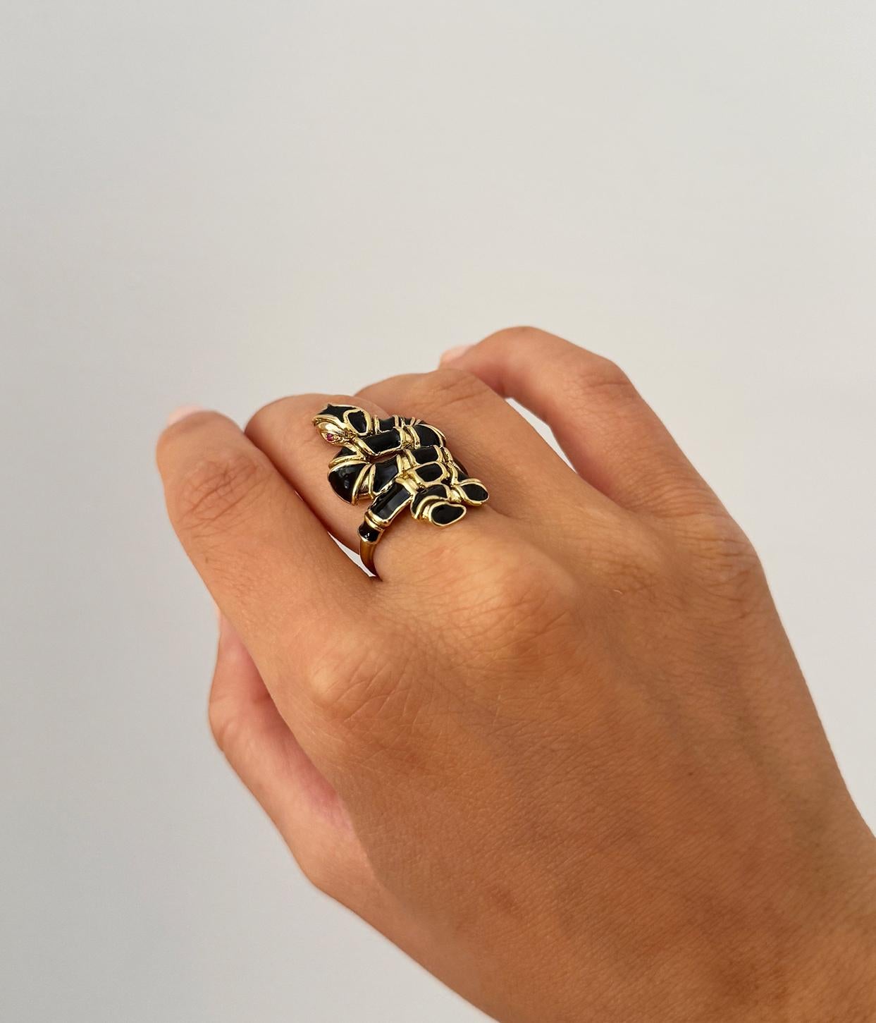 Rossella Ugolini 24k Gelbgold plattiert Rubin Auge Schwarz Emaille Schlange Ring (Künstler*in) im Angebot