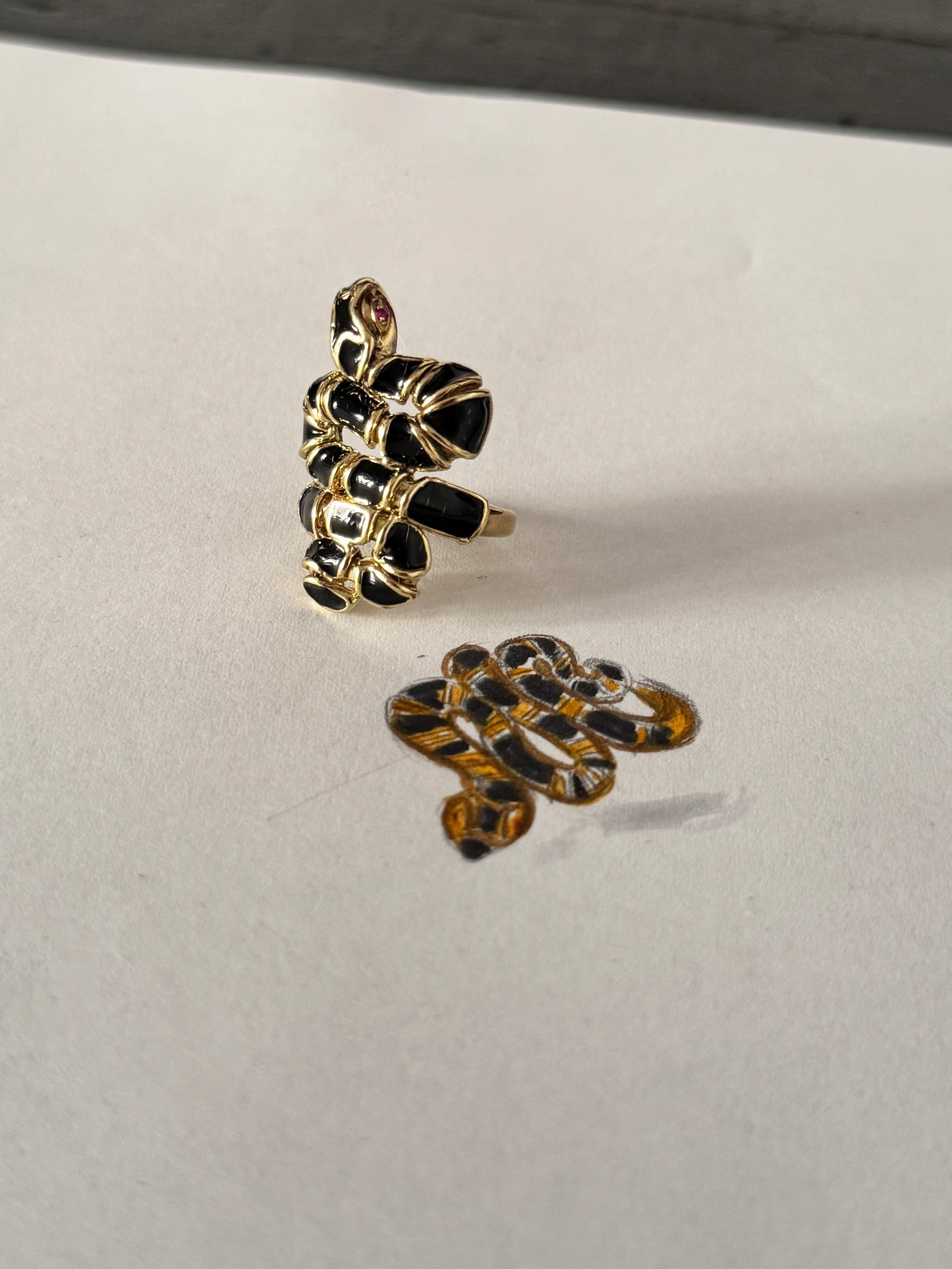 Rossella Ugolini 24k Gelbgold plattiert Rubin Auge Schwarz Emaille Schlange Ring im Angebot 1