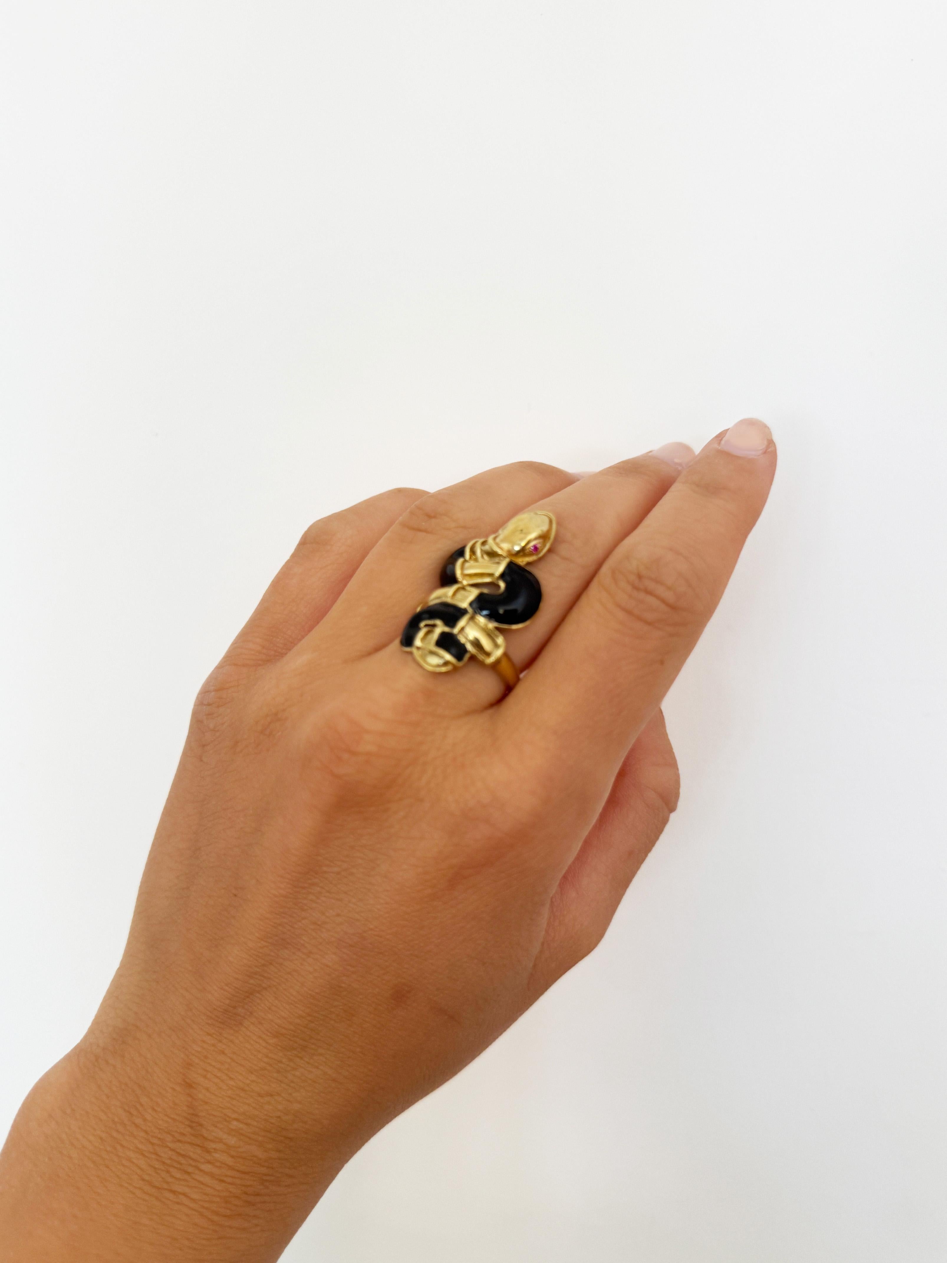 Rossella Ugolini 24k Gelbgold plattiert Rubin Auge Schwarz Emaille Schlange Ring im Angebot 3