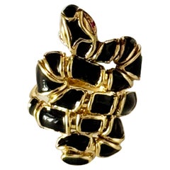 Rossella Ugolini Anello serpente con occhio di rubino e smalto nero placcato oro giallo 24k