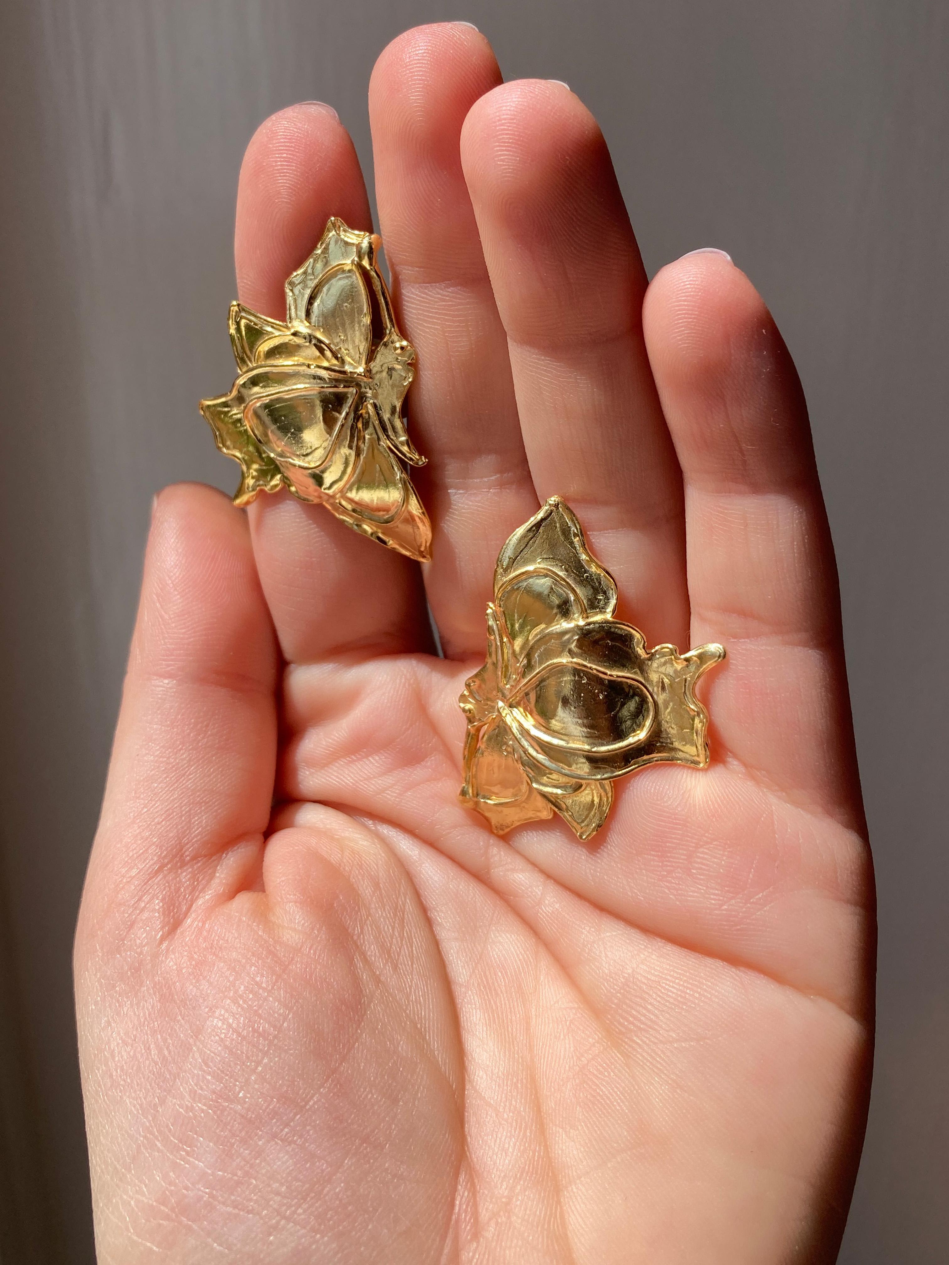 Rossella Ugolini, clous d'oreilles papillon en or plaqué or 24 carats Neuf - En vente à Rome, IT