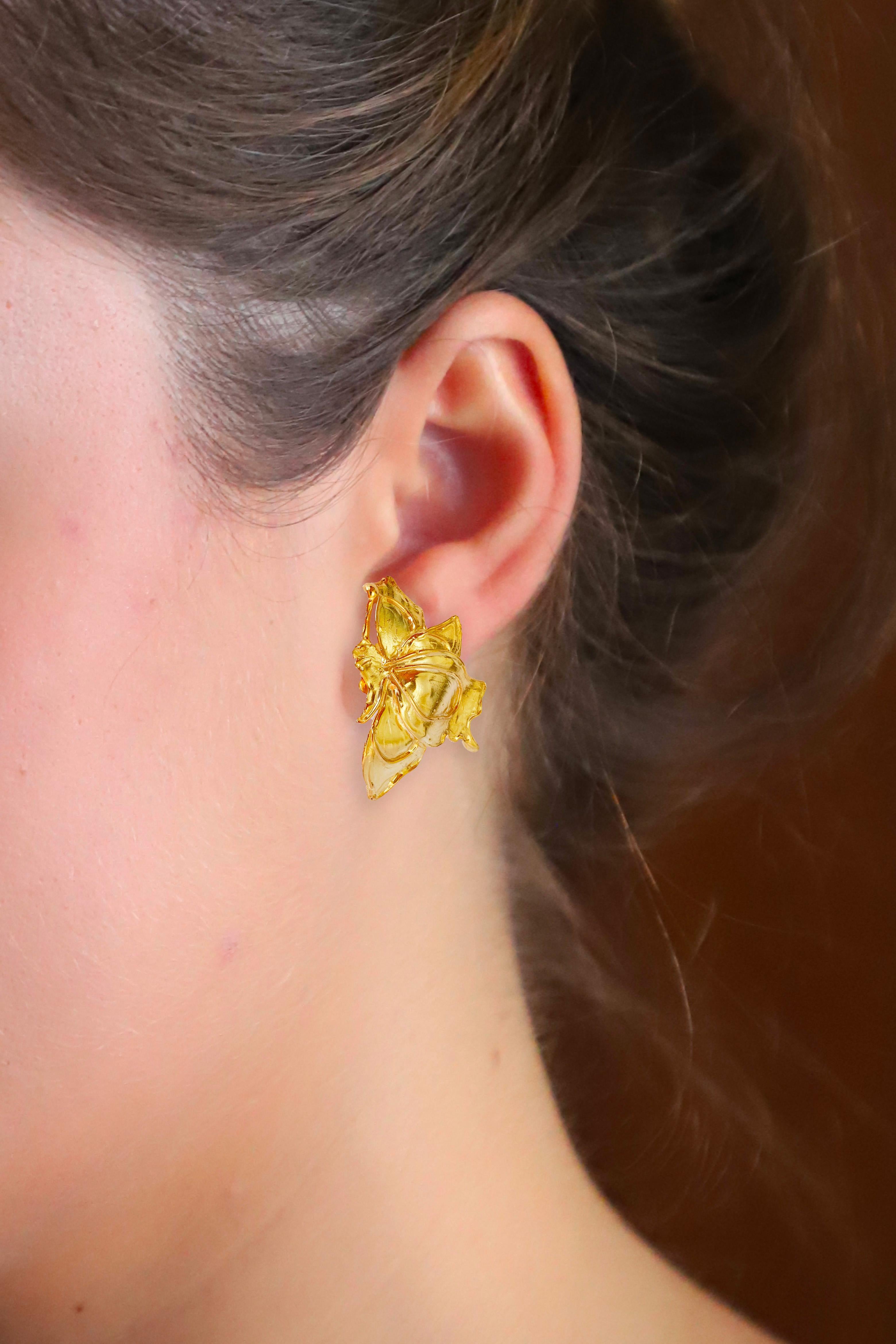 Rossella Ugolini, clous d'oreilles papillon en or plaqué or 24 carats en vente 2