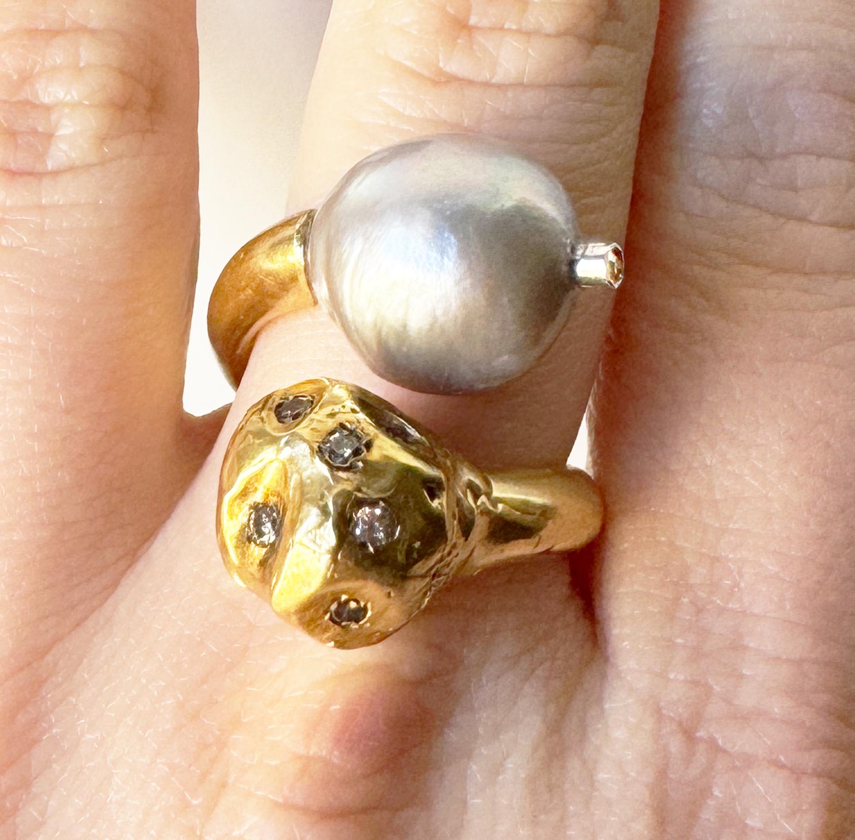 Moderne Bague en plaqué or 24kt Rossella Ugolini inspirée de la lune et sertie de diamants gris en vente