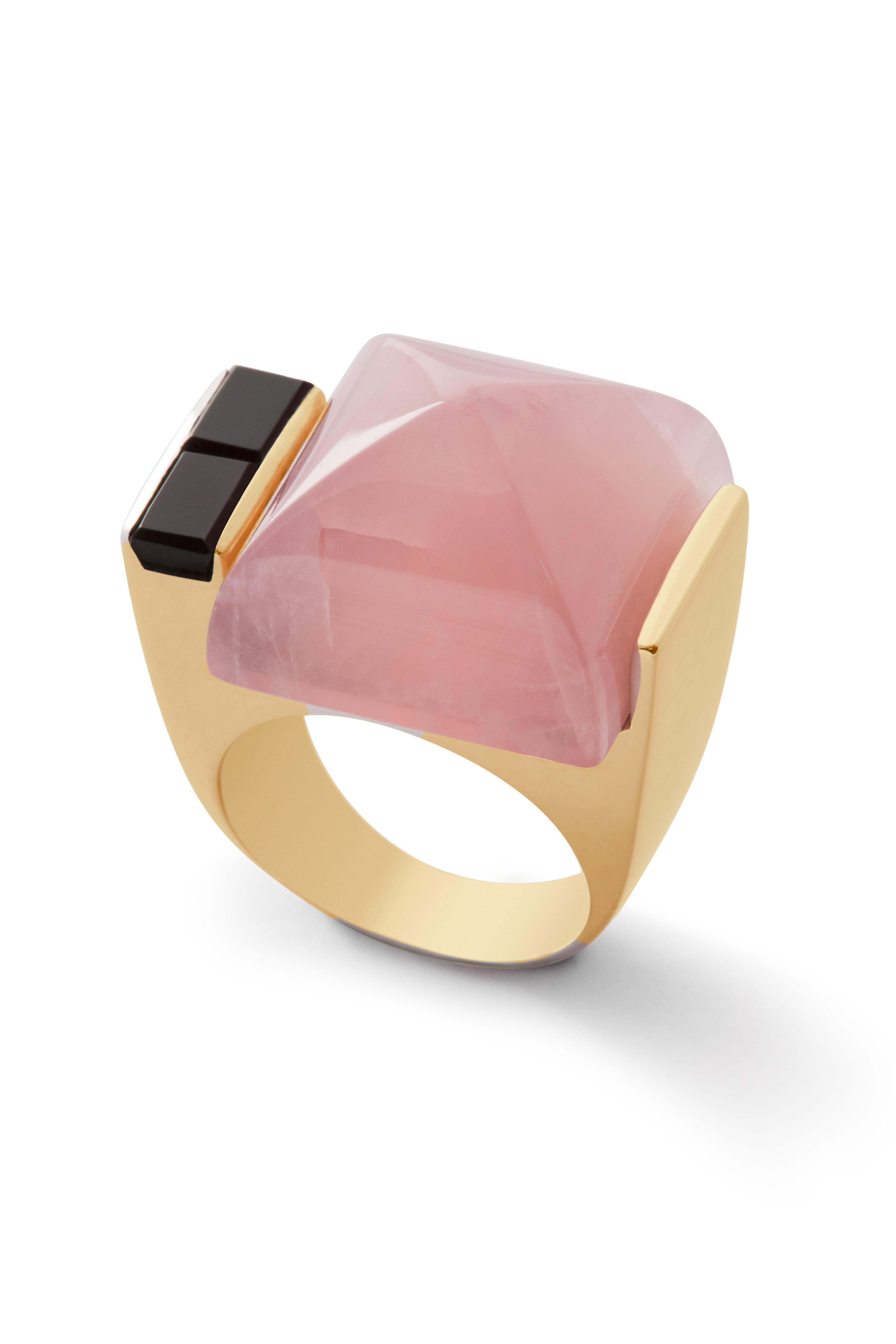 Rossella Ugolini Bague cocktail en plaqué or jaune 24kt avec quartz rose et onyx Pour femmes en vente