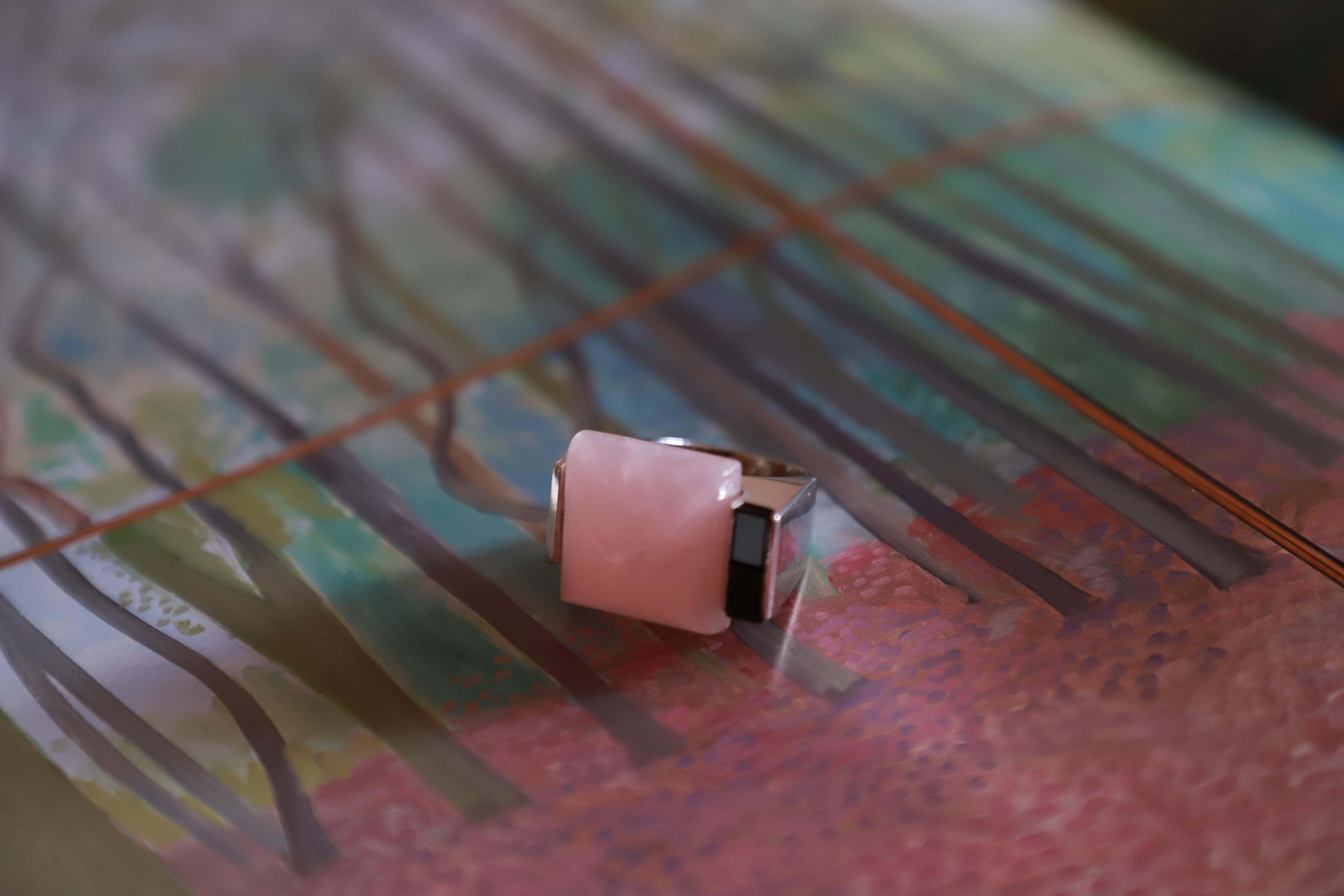 Rossella Ugolini Bague cocktail en plaqué or jaune 24kt avec quartz rose et onyx en vente 2
