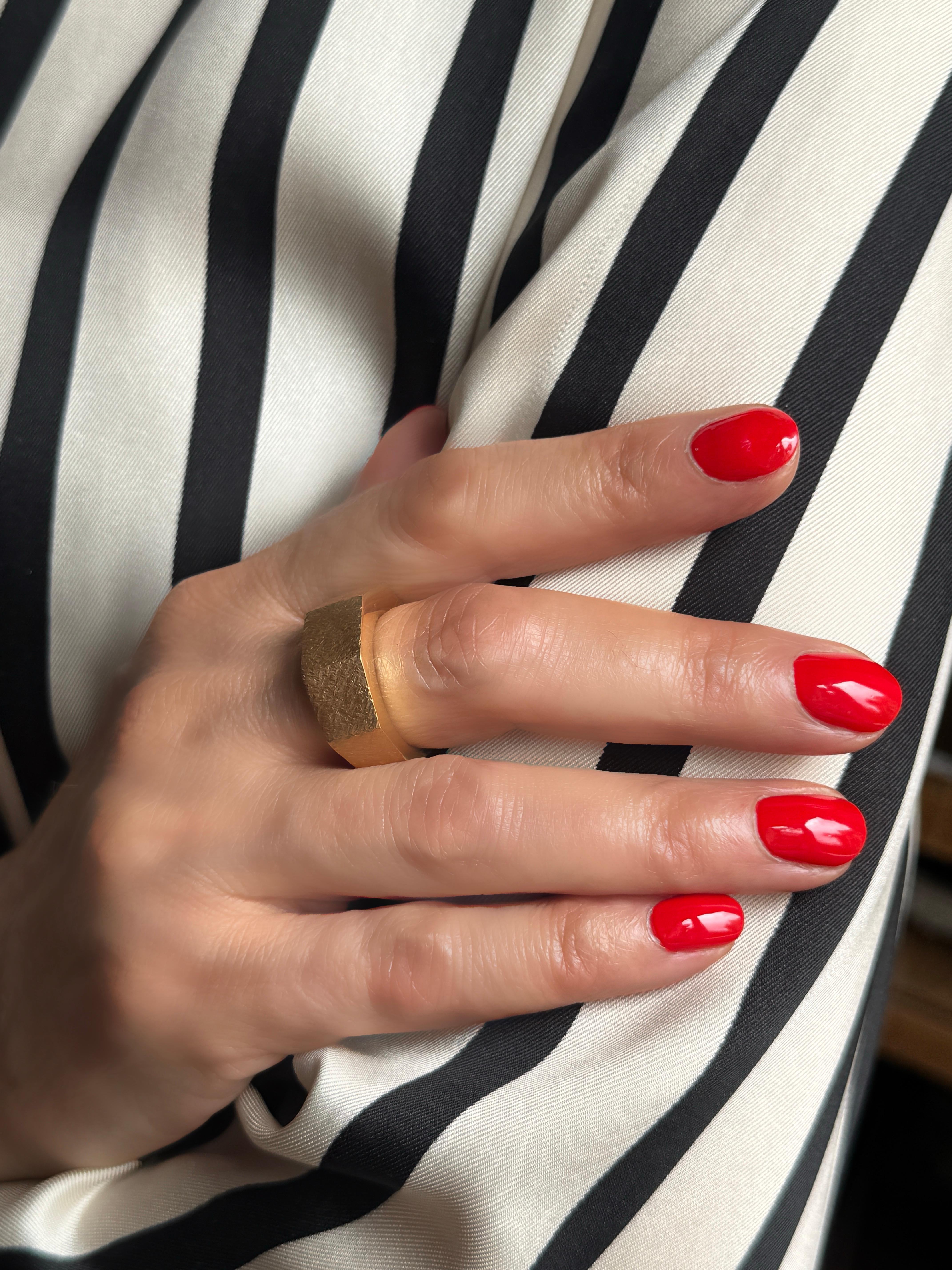 Rossella Ugolini Art Deco Style Personalized Hammered 18K Yellow Gold Man Ring For Sale 9