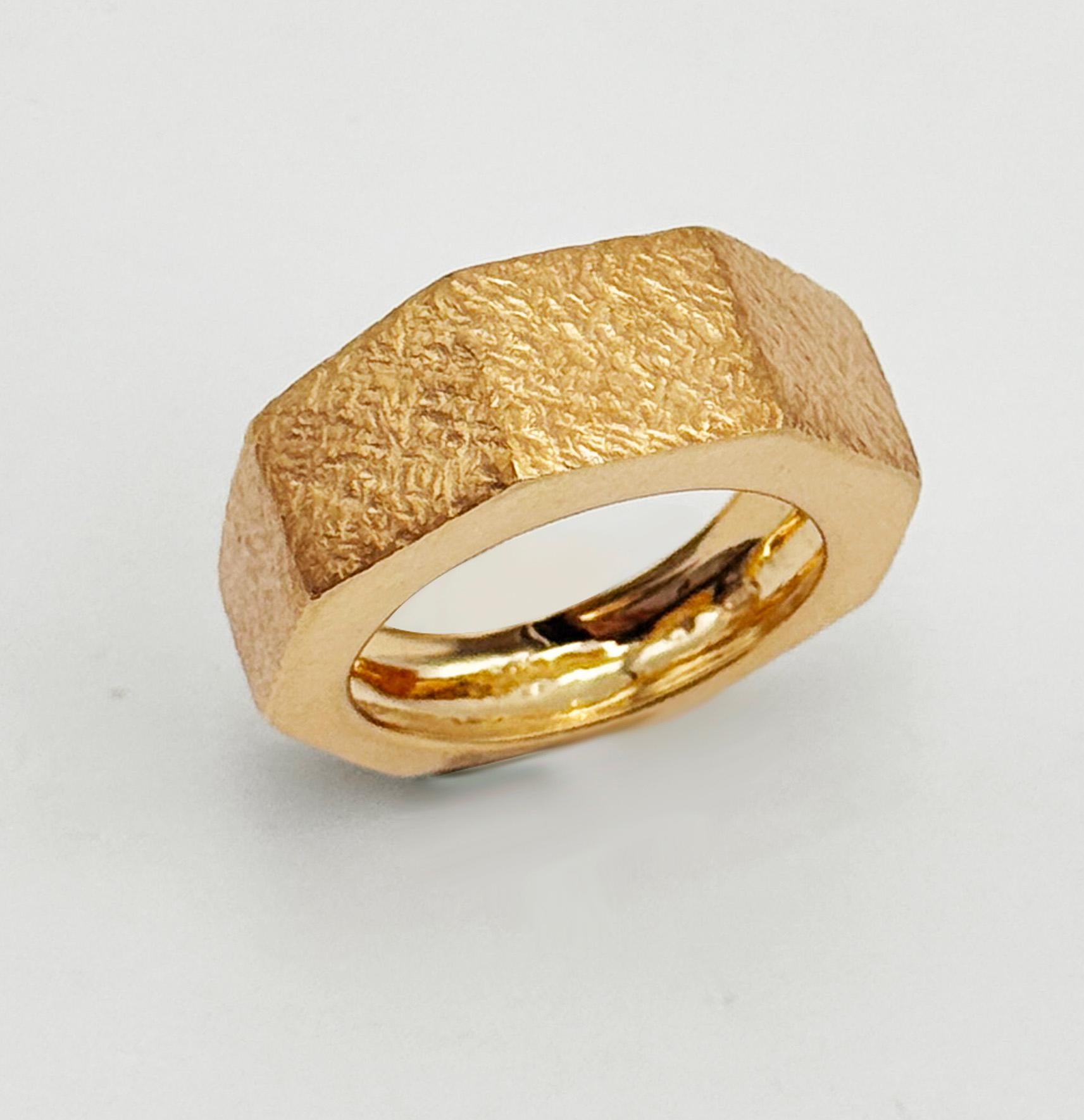 Rossella Ugolini Art Deco Style Personalized Hammered 18K Yellow Gold Man Ring For Sale 11