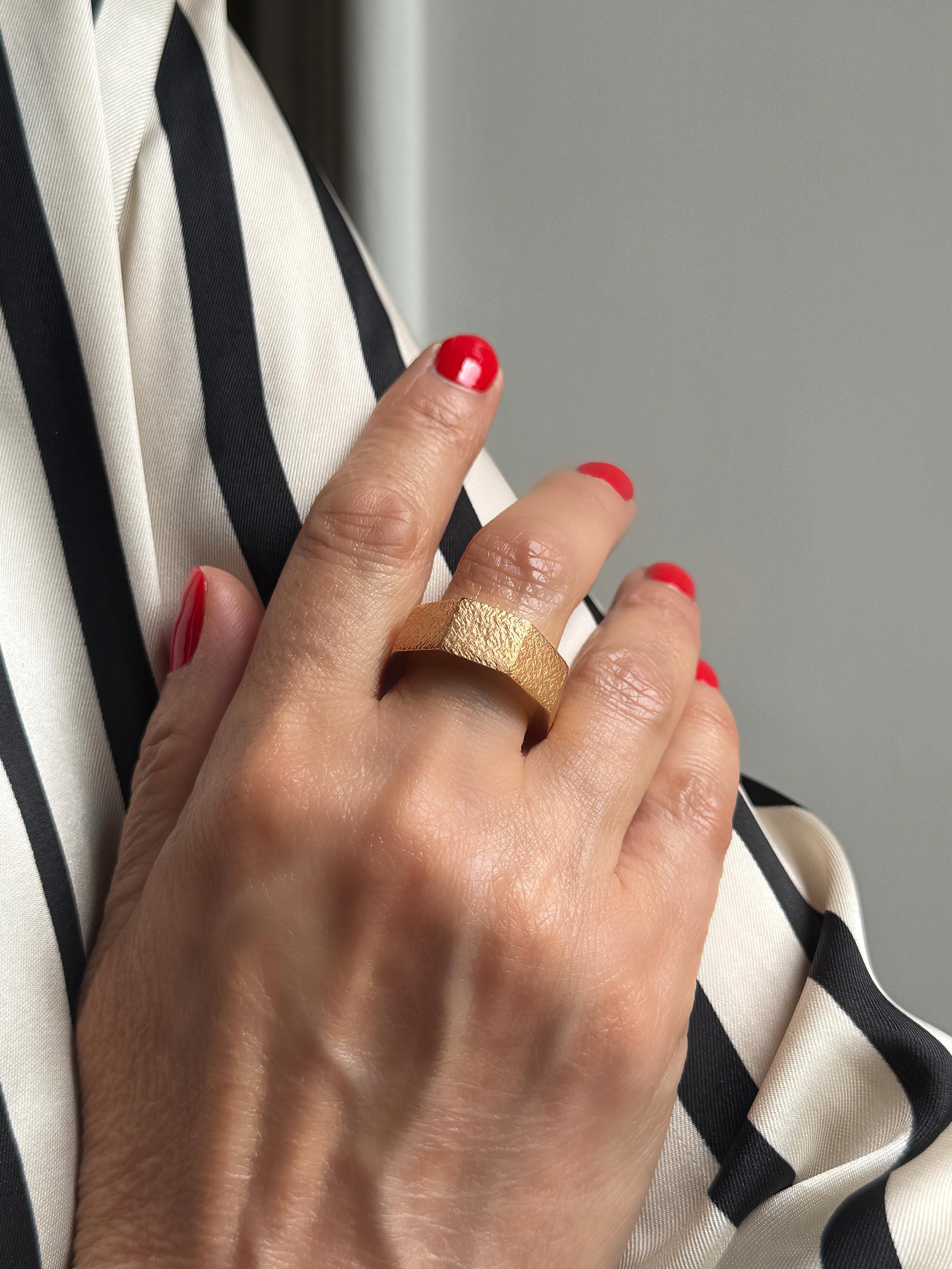 Artisan Rossella Ugolini Art Deco Style Personalized Hammered 18K Yellow Gold Man Ring For Sale