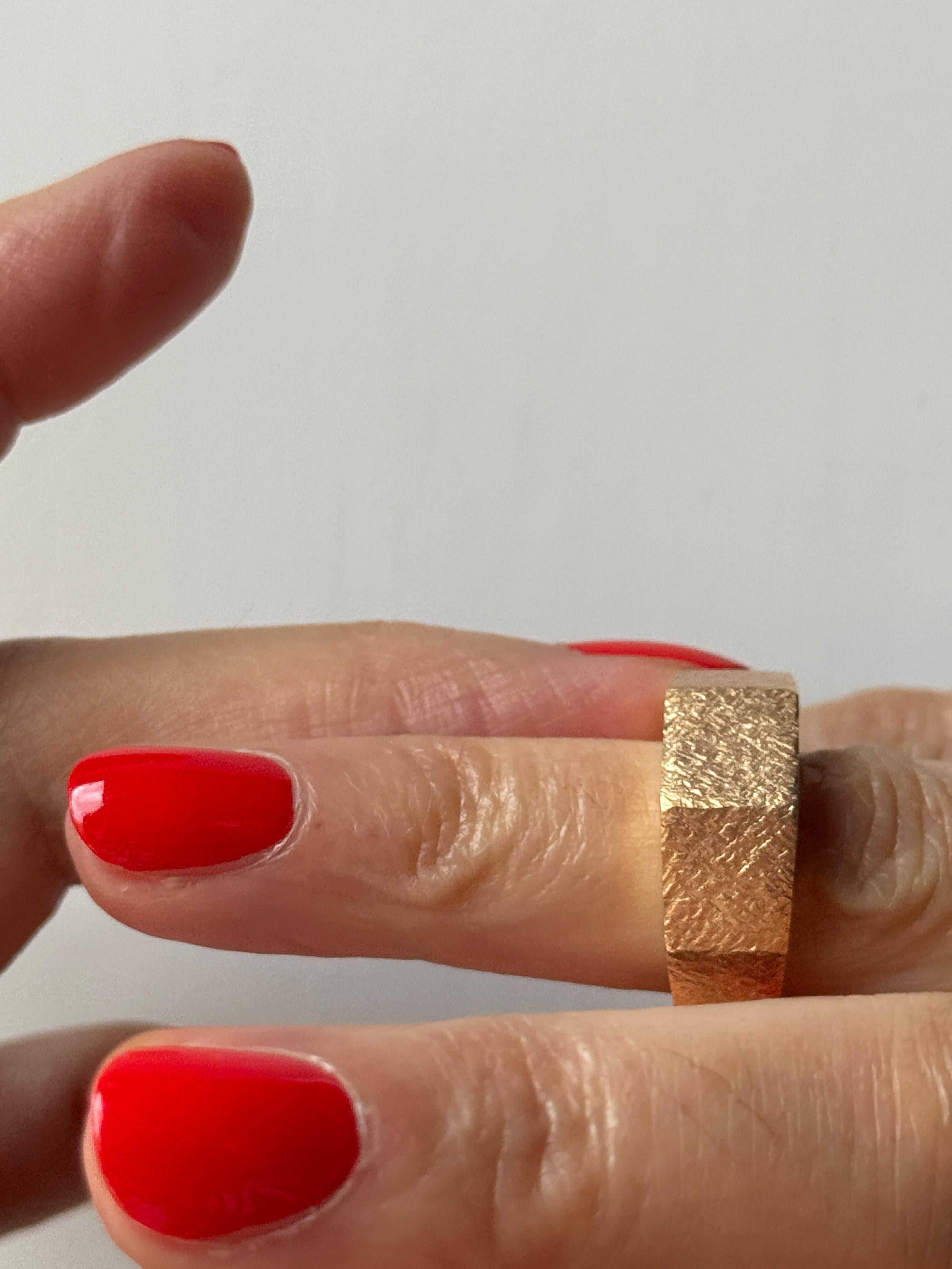 Rossella Ugolini Art Deco Style Personalized Hammered 18K Yellow Gold Man Ring For Sale 3
