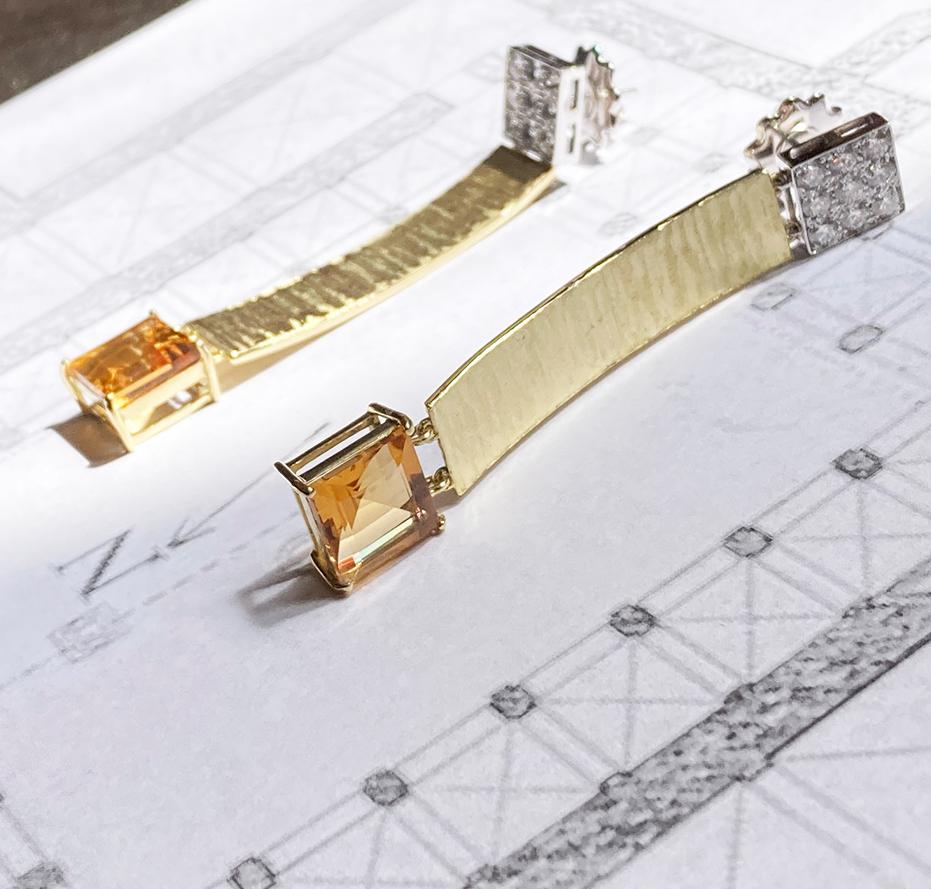 Taille carrée Rossella Ugolini, artiste, boucles d'oreilles en or jaune 18 carats, diamants blancs 1,80 carat et citrine en vente